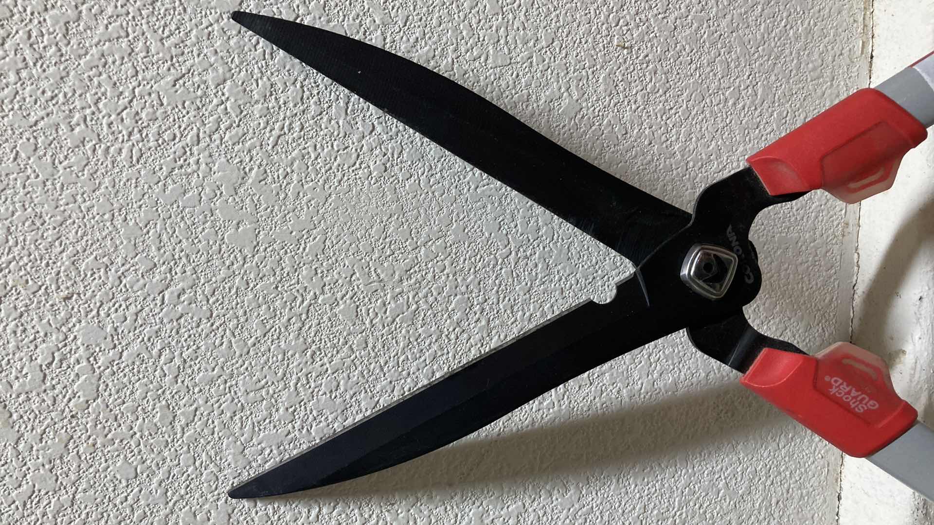 Photo 1 of CORONA COMFORT GEL HANDLED SHOCK GUARD HEDGE SHEARS