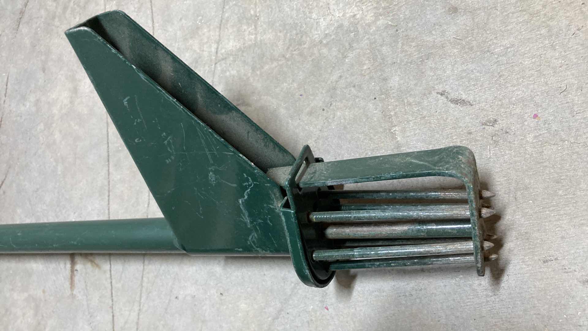 Photo 1 of HOUND DOG THE WEEDHOUND WEED REMOVER