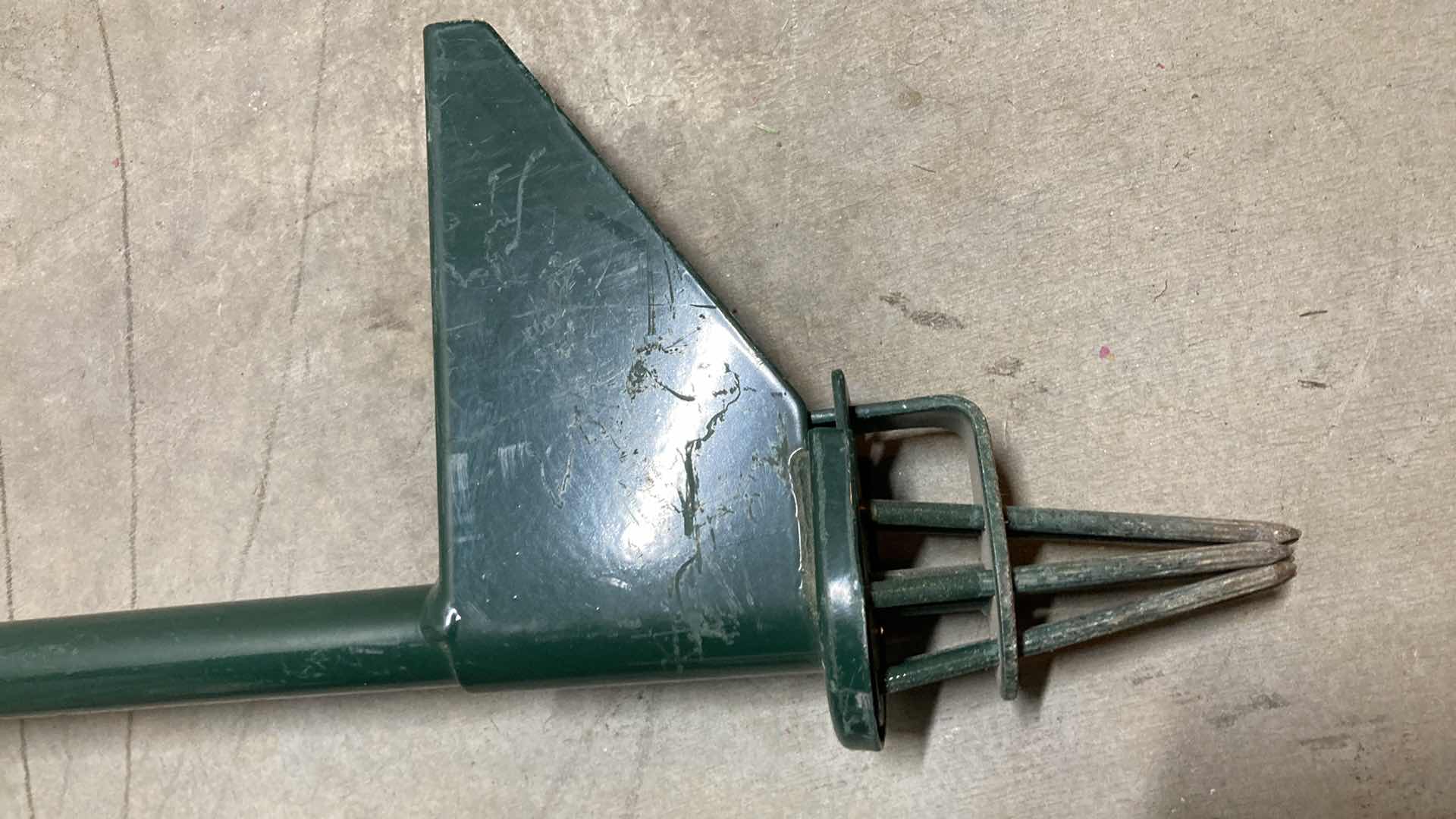 Photo 1 of HOUND DOG THE WEEDHOUND WEED REMOVER