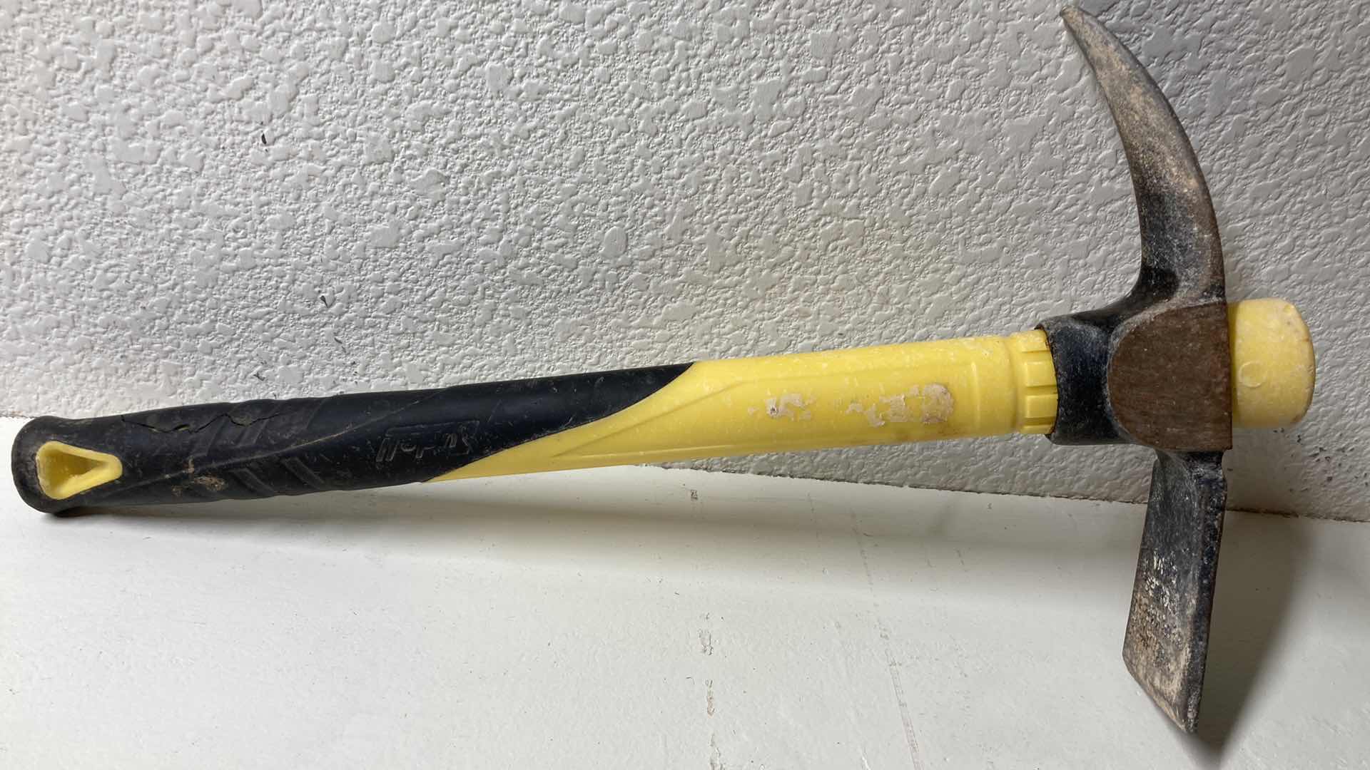 Photo 4 of TRUE TEMPER WOOD HANDLED HATCHET & LUDELL FIBERGLASS HANDLED HAND HELD PICK AXE