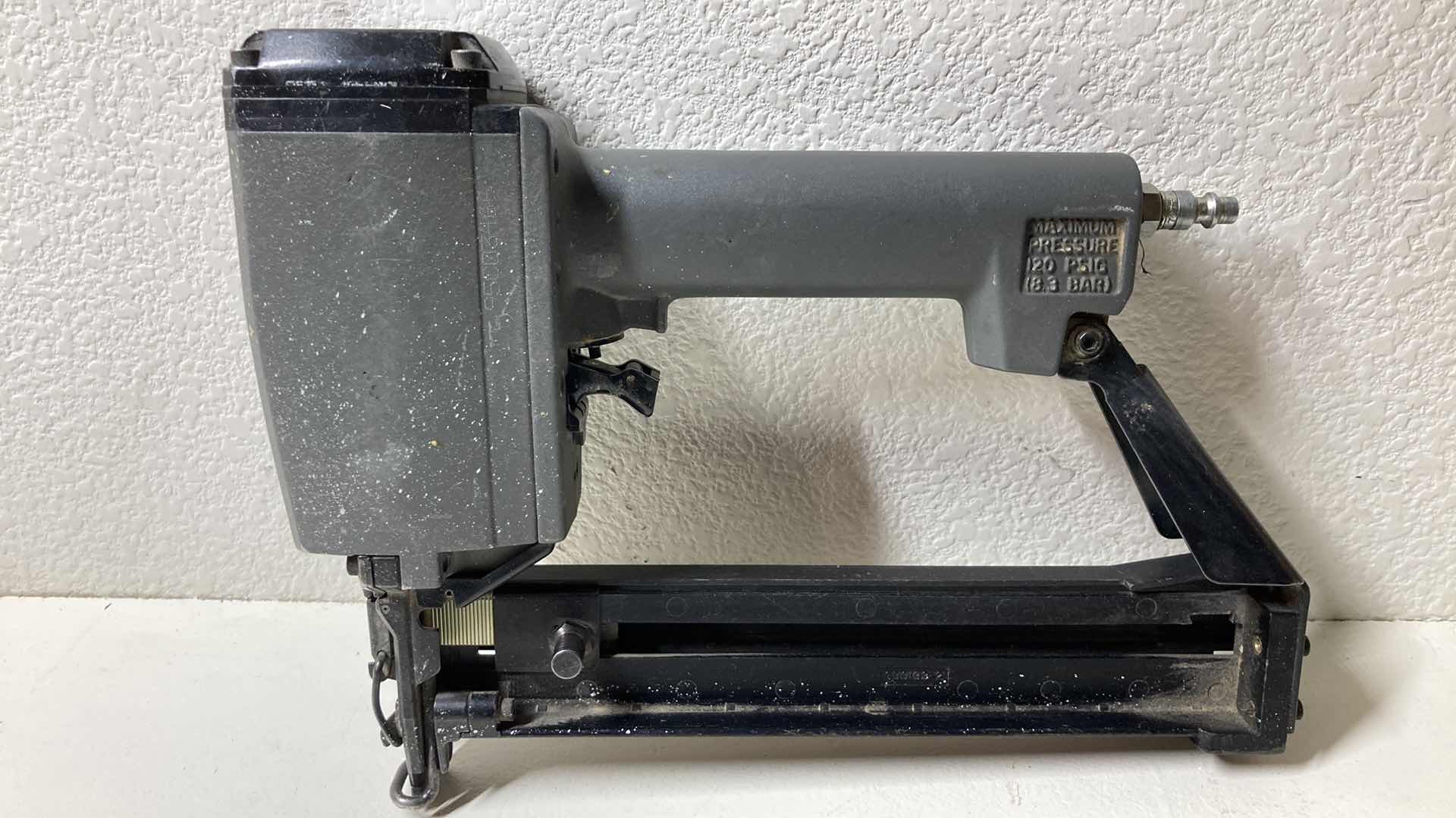 Photo 1 of SENCO SKS AIR COMPRESSOR OPERATED STAPLE GUN