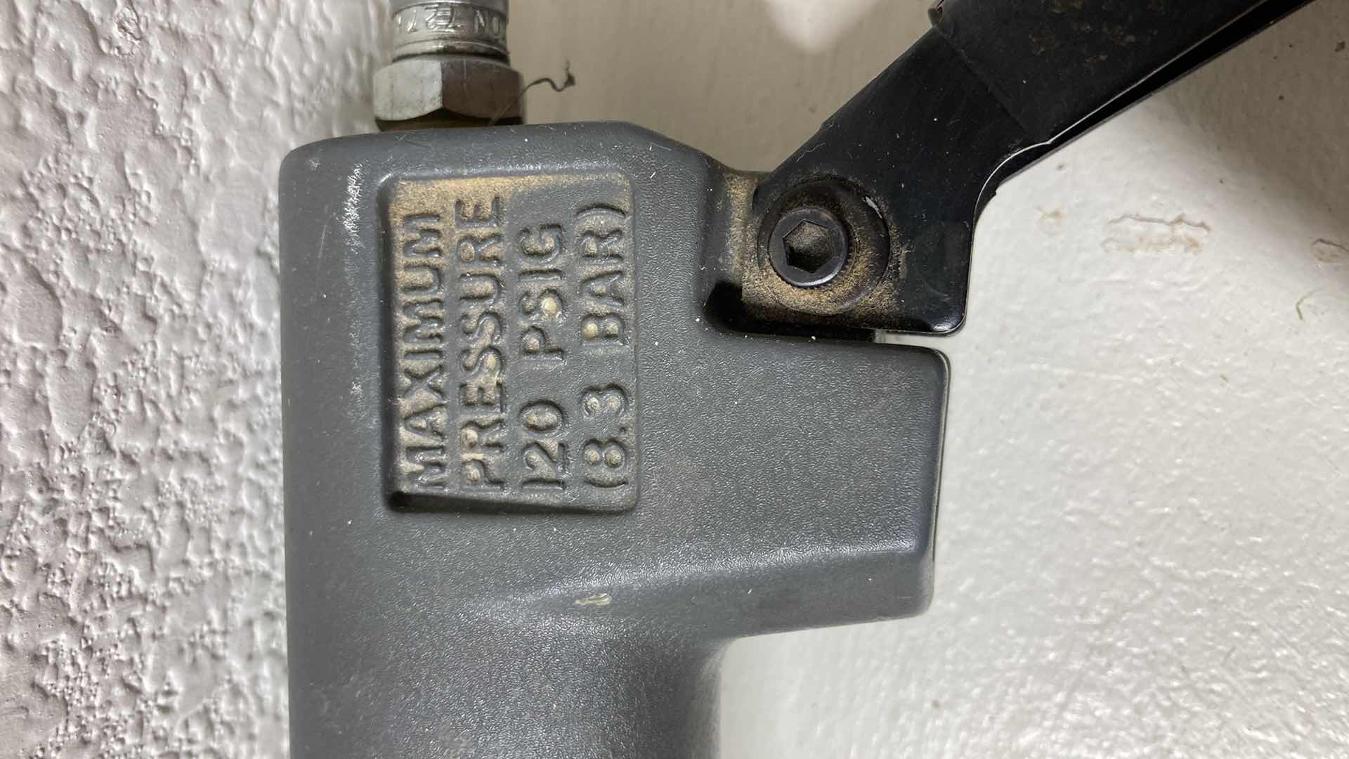 Photo 1 of SENCO SKS AIR COMPRESSOR OPERATED STAPLE GUN