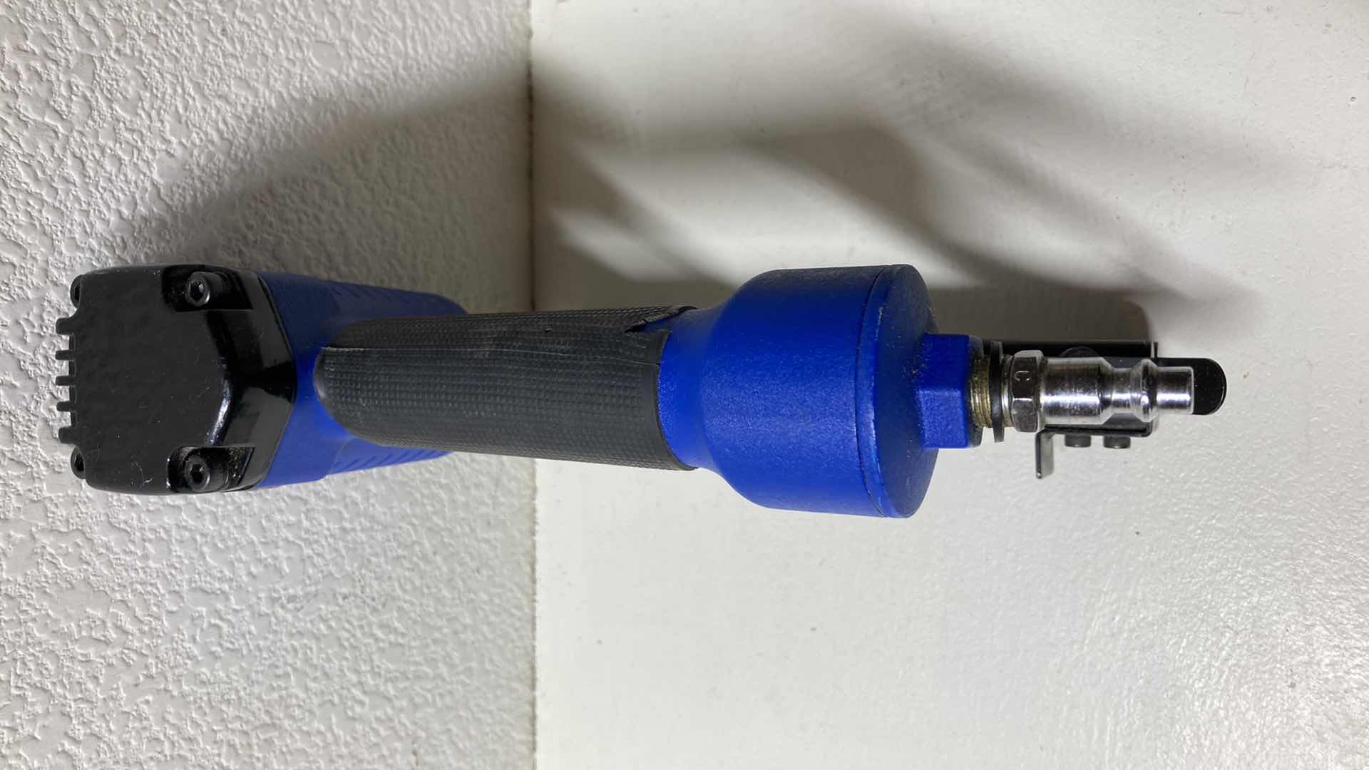 Photo 1 of CAMPBELL HAUSFELD AIR COMPRESSOR OPERATED BRAD NAILER MODEL NB003006