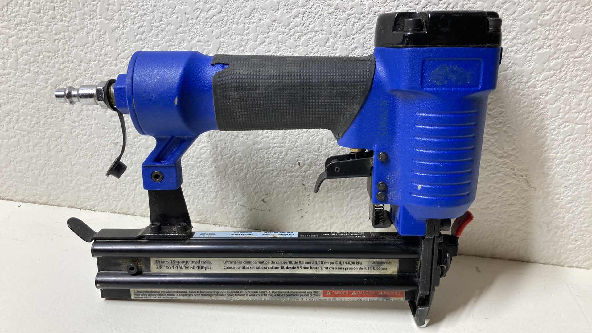 Photo 1 of CAMPBELL HAUSFELD AIR COMPRESSOR OPERATED BRAD NAILER MODEL NB003006