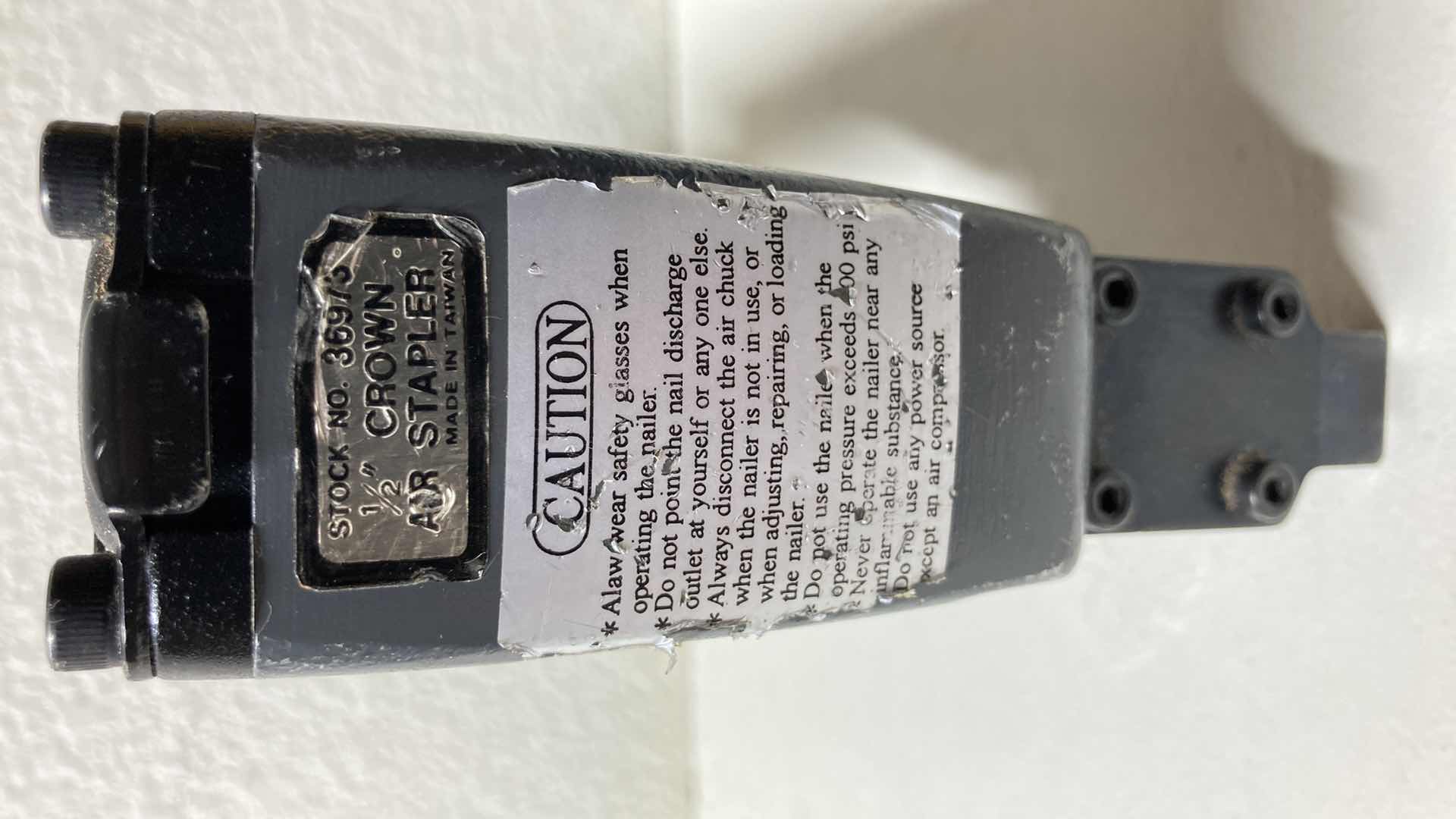 Photo 1 of CENTRAL PNEUMATIC CONTRACTORS SERIES AIR COMPRESSOR OPERATED CROWN STAPLER MODEL 36973