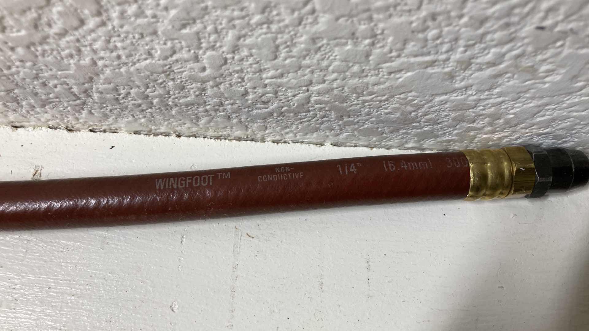 Photo 1 of DEVILBLISS TYPE EGA SERIES 502 BINKS TOUCH UP PAINT GUN AIR COMPRESSOR OPERATED W AIR HOSE ATTACHMENT