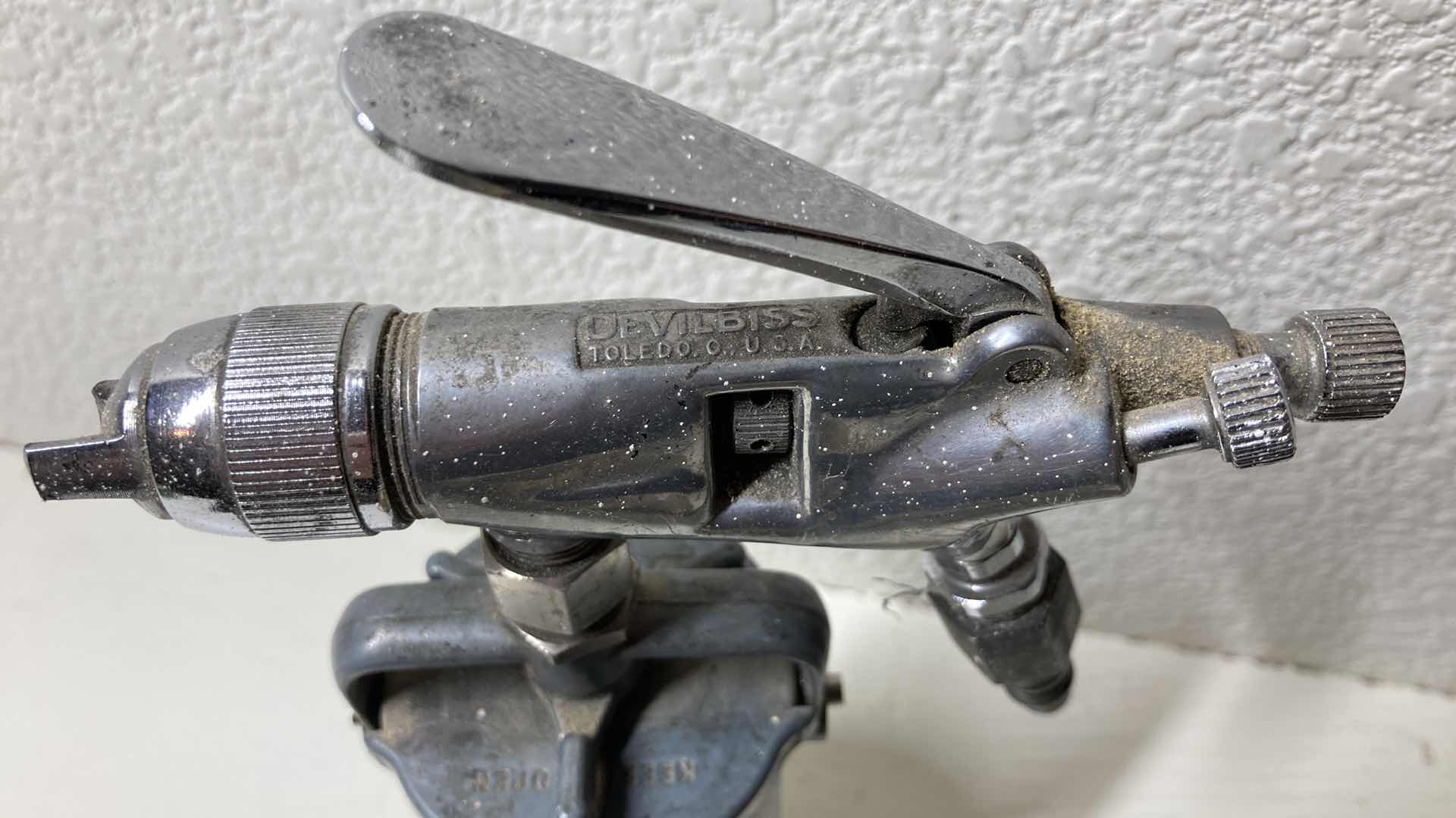 Photo 1 of DEVILBLISS TYPE EGA SERIES 502 BINKS TOUCH UP PAINT GUN AIR COMPRESSOR OPERATED W AIR HOSE ATTACHMENT