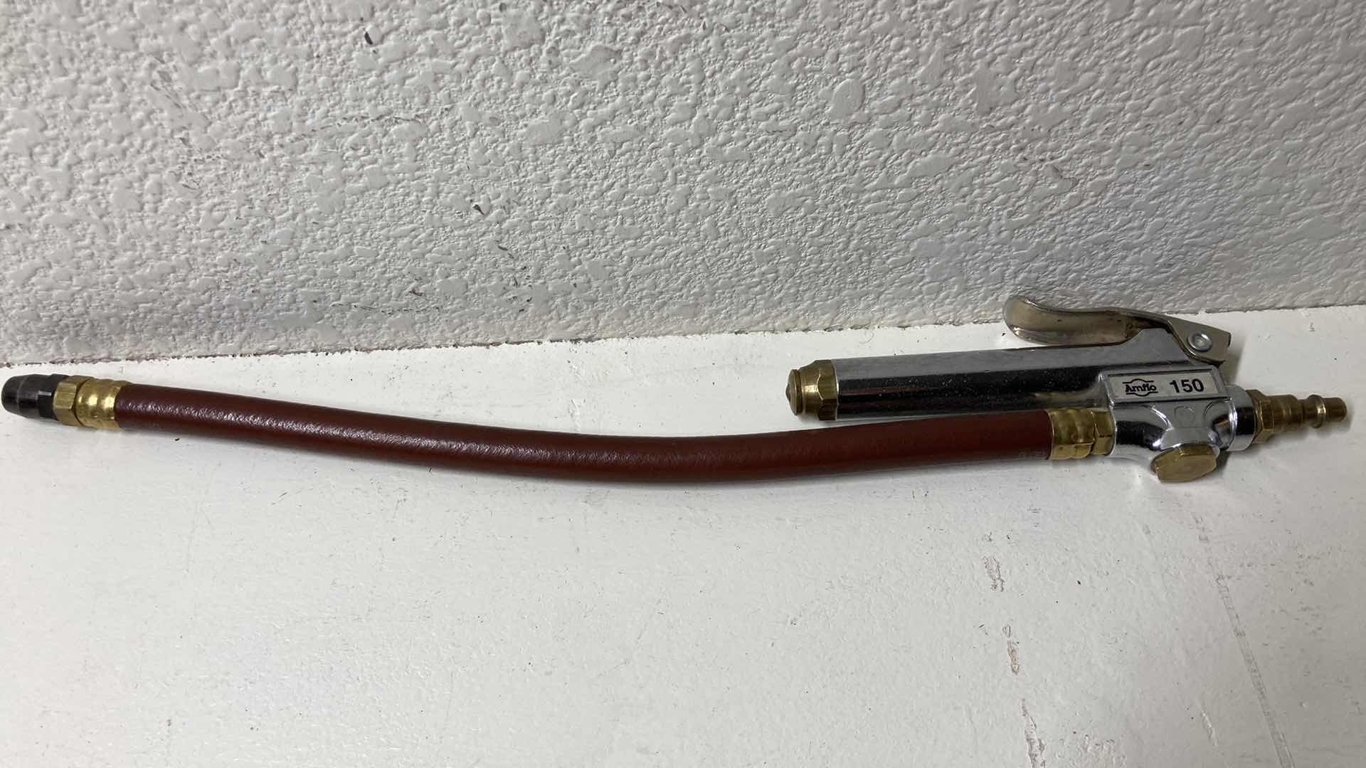 Photo 1 of DEVILBLISS TYPE EGA SERIES 502 BINKS TOUCH UP PAINT GUN AIR COMPRESSOR OPERATED W AIR HOSE ATTACHMENT