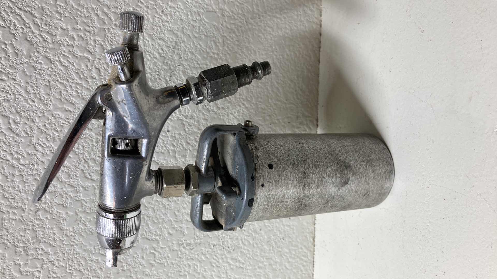 Photo 1 of DEVILBLISS TYPE EGA SERIES 502 BINKS TOUCH UP PAINT GUN AIR COMPRESSOR OPERATED W AIR HOSE ATTACHMENT