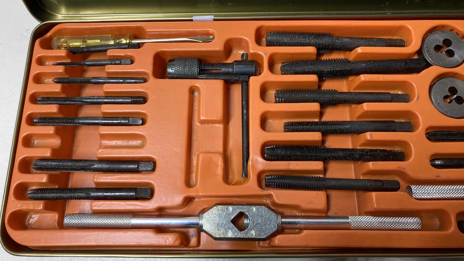 Photo 1 of METRIC COMBO TAP & DIE SET W TIN CASE