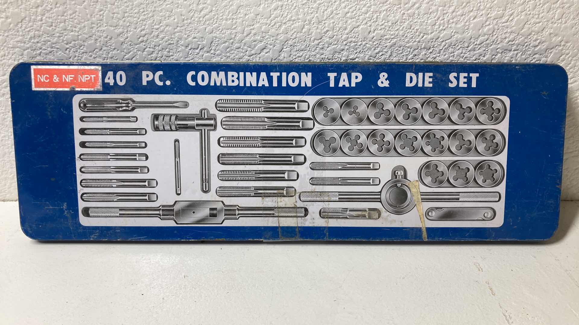 Photo 1 of NC & NF.NPT COMBO TAP & DIE SET W TIN CASE & EXTRA BITS