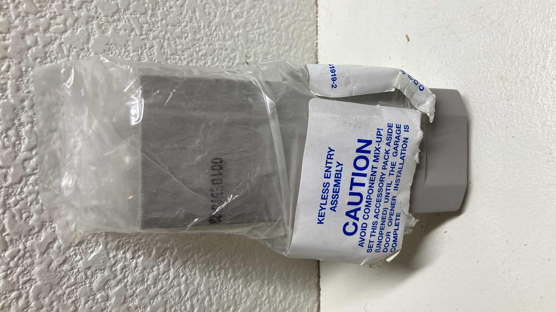 Photo 1 of NEW CHAMBERLAIN SECURITY KEYLESS ENTRY KEYPAD MODEL 940CB