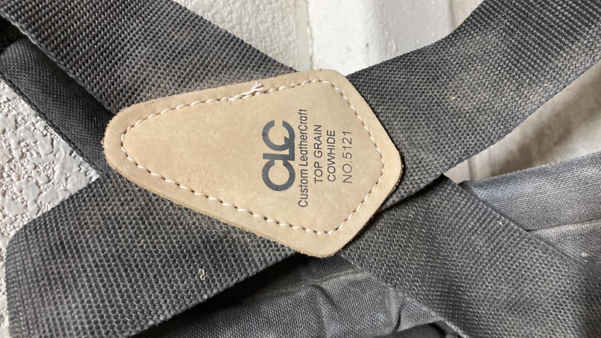 Photo 1 of MCGUIRE & NICHOLAS TOP GRAIN COWHIDE TOOL BELT W KNEE PADS