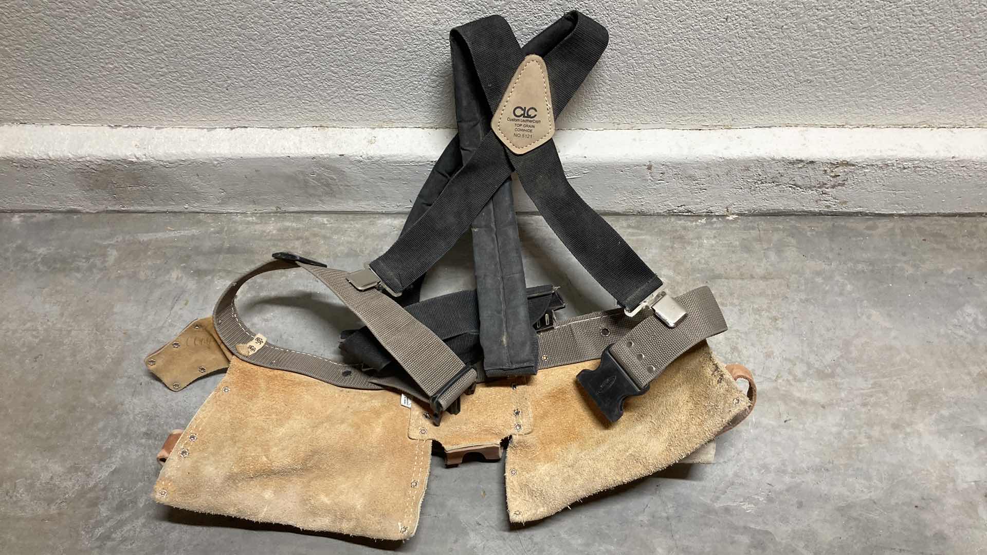 Photo 1 of MCGUIRE & NICHOLAS TOP GRAIN COWHIDE TOOL BELT W KNEE PADS