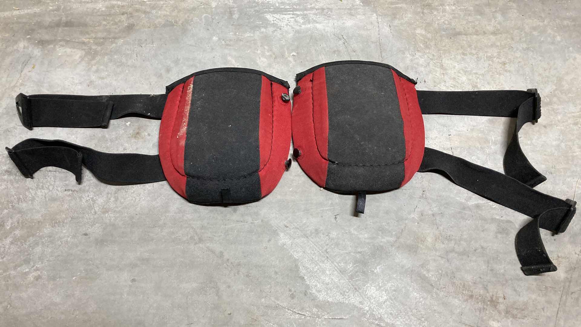 Photo 1 of MCGUIRE & NICHOLAS TOP GRAIN COWHIDE TOOL BELT W KNEE PADS