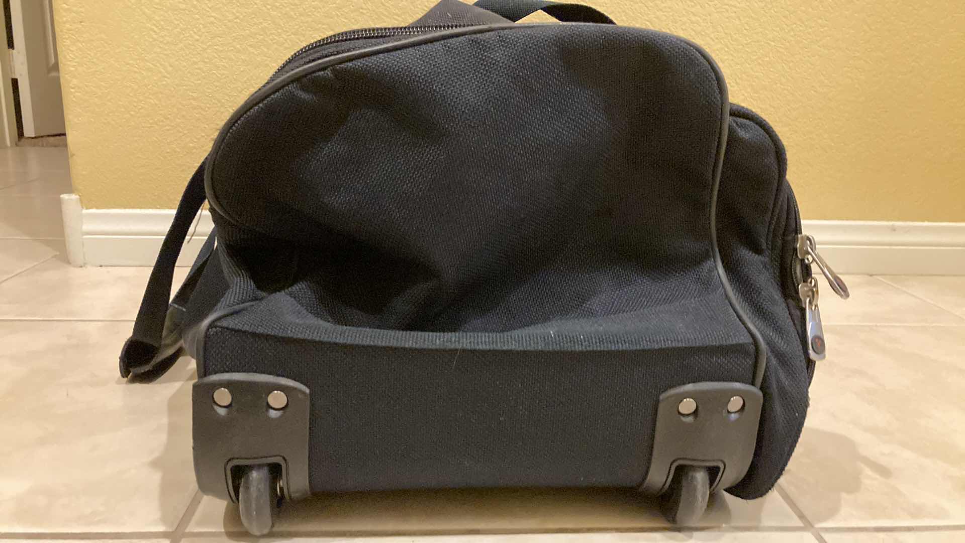 Photo 1 of RICARDO BLACK LUGGAGE SET- ROLLING CARRY ON BAG, SHOULDER BAG & DUFFLE BAG (3)