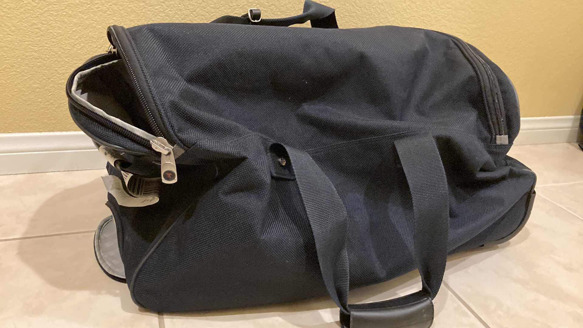 Photo 1 of RICARDO BLACK LUGGAGE SET- ROLLING CARRY ON BAG, SHOULDER BAG & DUFFLE BAG (3)