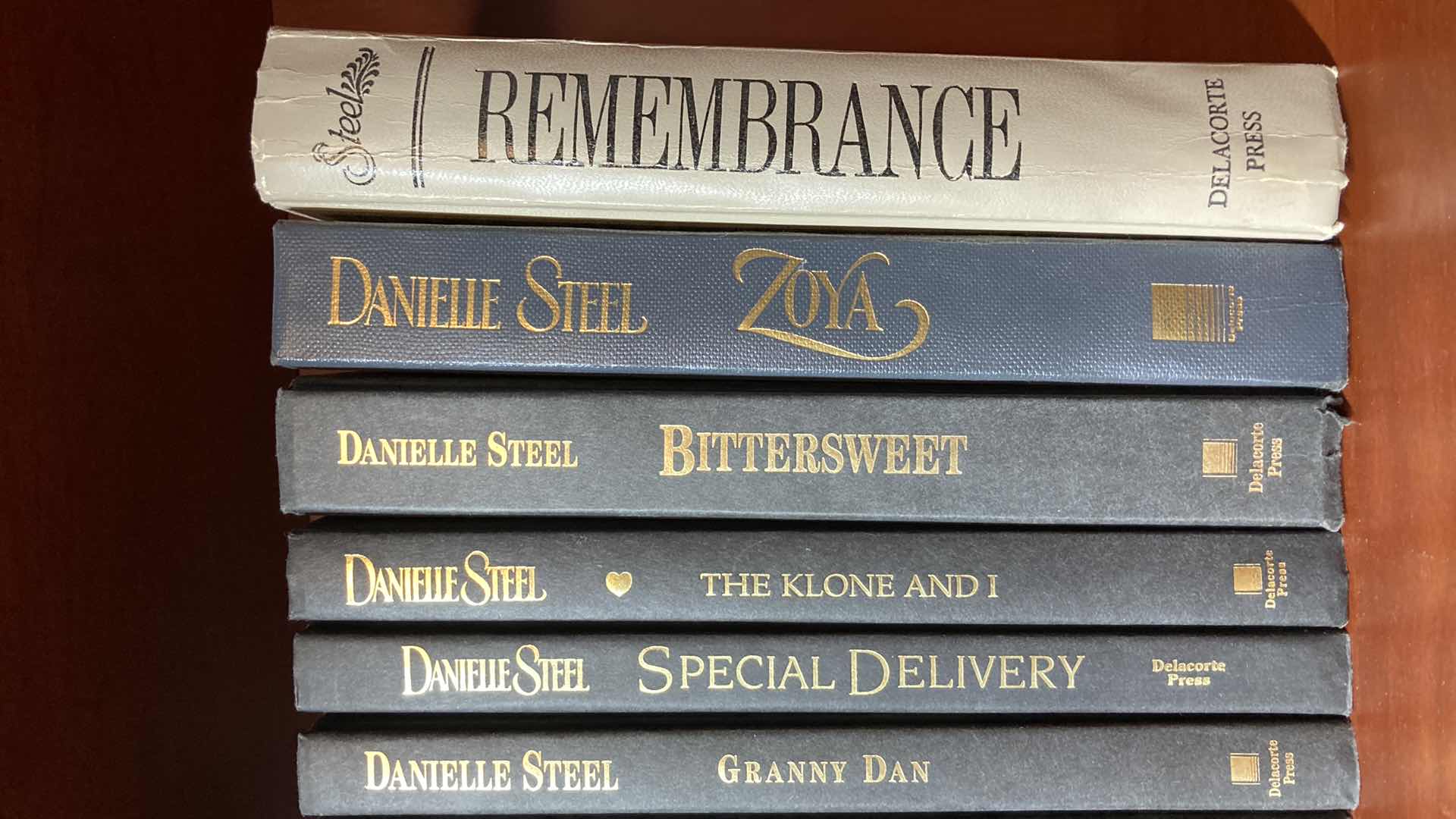 Photo 1 of DANIELLE STEEL HARD COVER BOOKS (11)