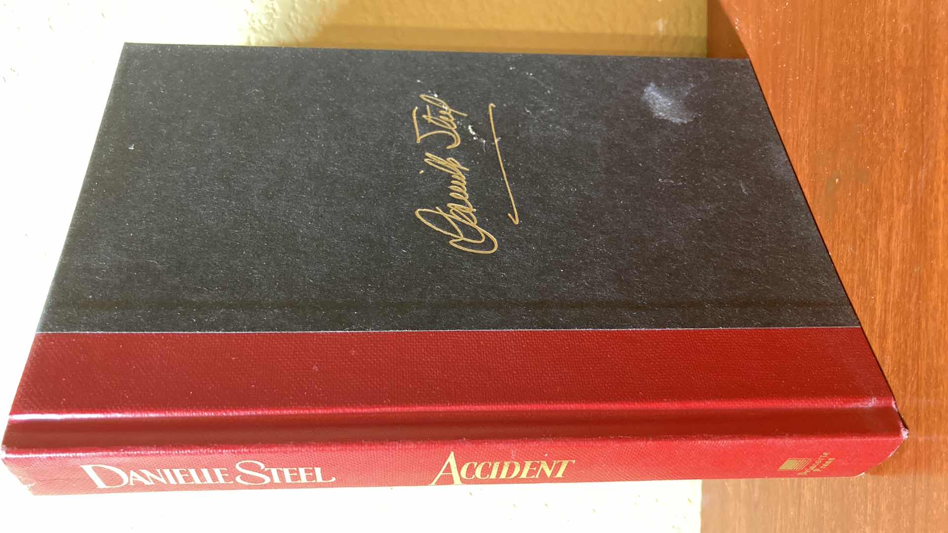 Photo 1 of ACCIDENT AUTOGRAPHED BY DANIELLE STEEL HARD COVER BOOK
