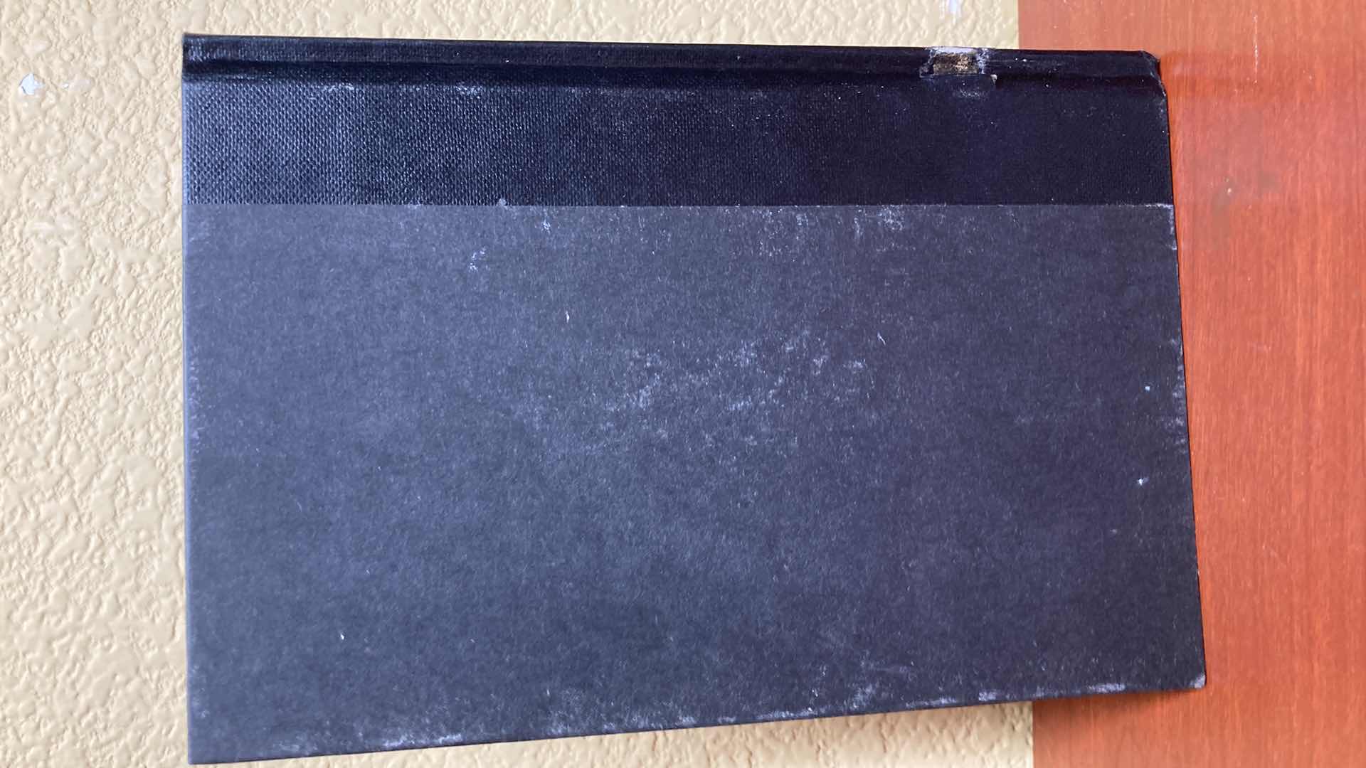 Photo 1 of HEARTBEAT AUTOGRAPHED BY DANIELLE STEEL HARD COVER BOOK