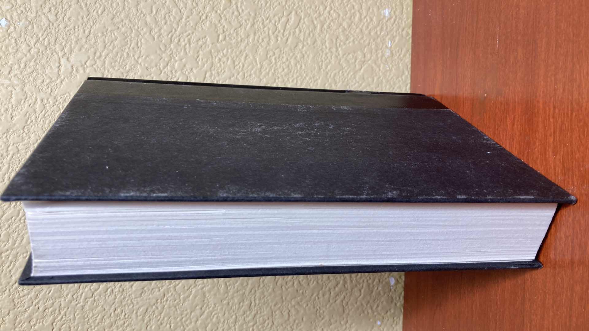 Photo 1 of HEARTBEAT AUTOGRAPHED BY DANIELLE STEEL HARD COVER BOOK