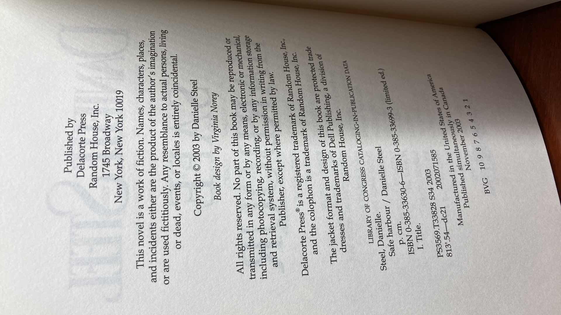 Photo 1 of SAFE HARBOUR AUTOGRAPHED BY DANIELLE STEEL HARD COVER BOOK