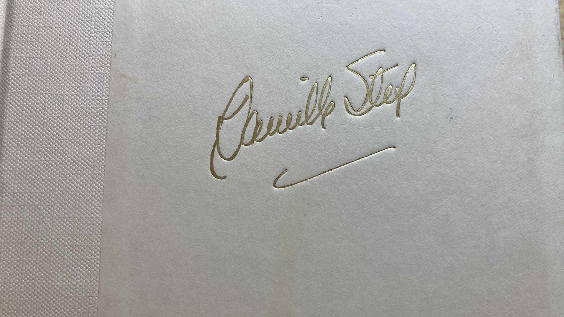 Photo 1 of SAFE HARBOUR AUTOGRAPHED BY DANIELLE STEEL HARD COVER BOOK