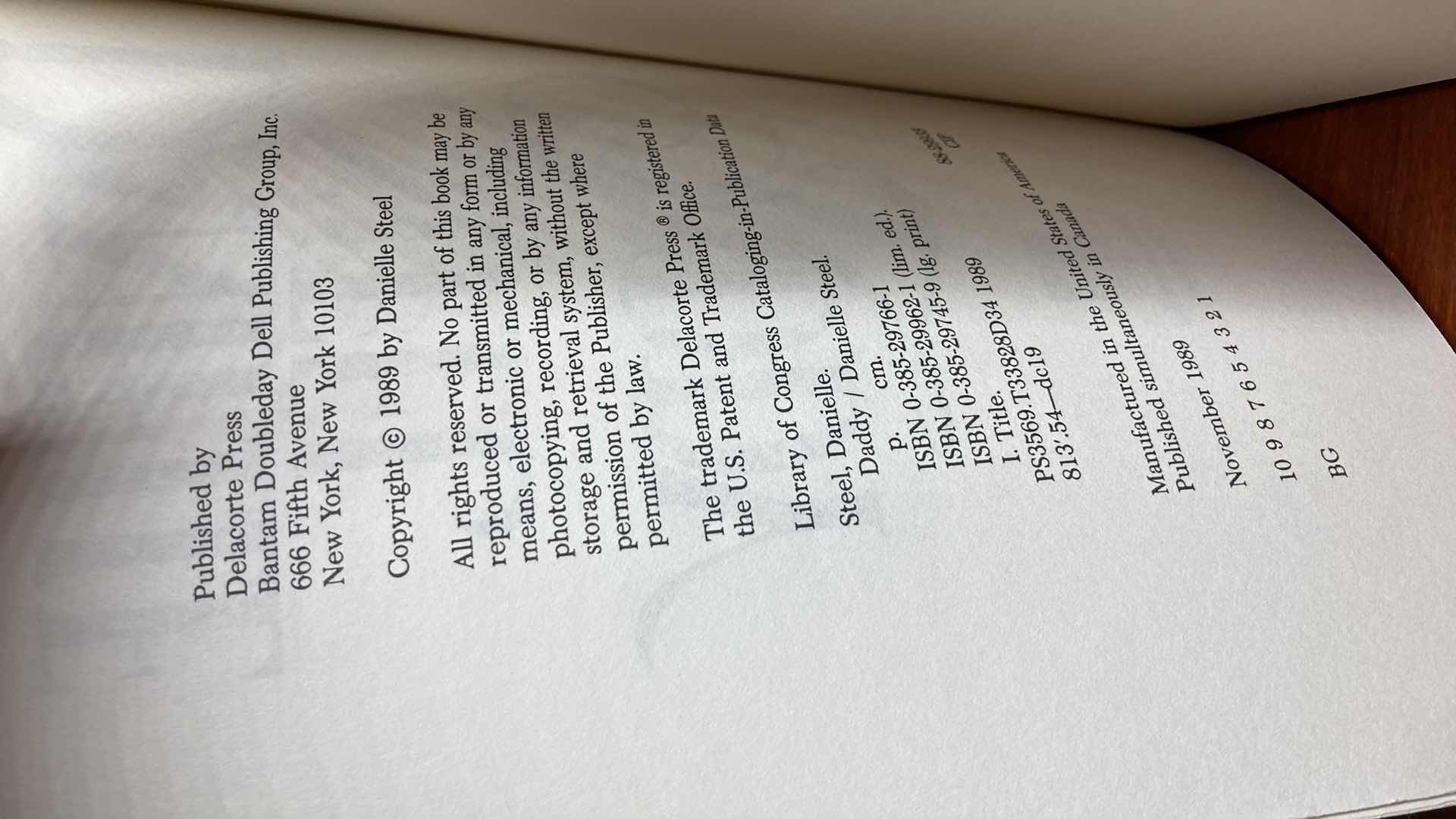 Photo 1 of DADDY AUTOGRAPHED BY DANIELLE STEEL HARD COVER BOOK