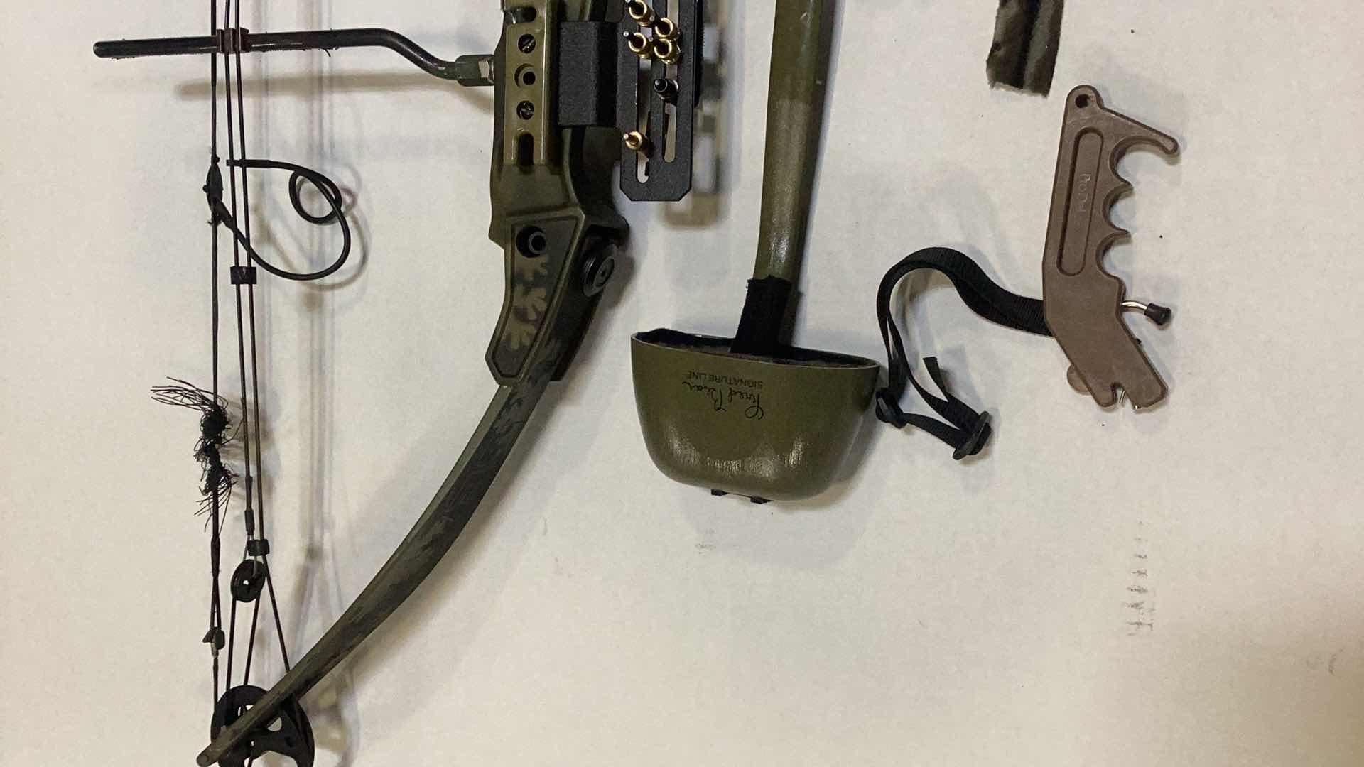 Photo 3 of BEAR FLAIR COMPOUND BOW WITH ARROWS