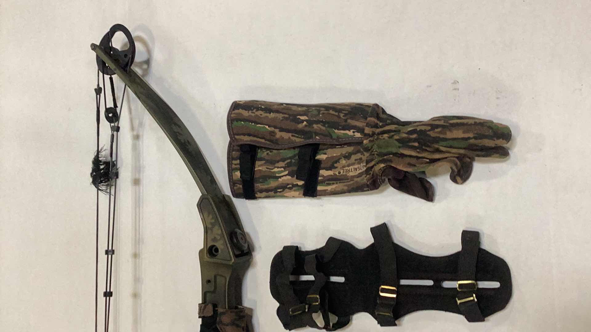 Photo 5 of BEAR FLAIR COMPOUND BOW WITH ARROWS