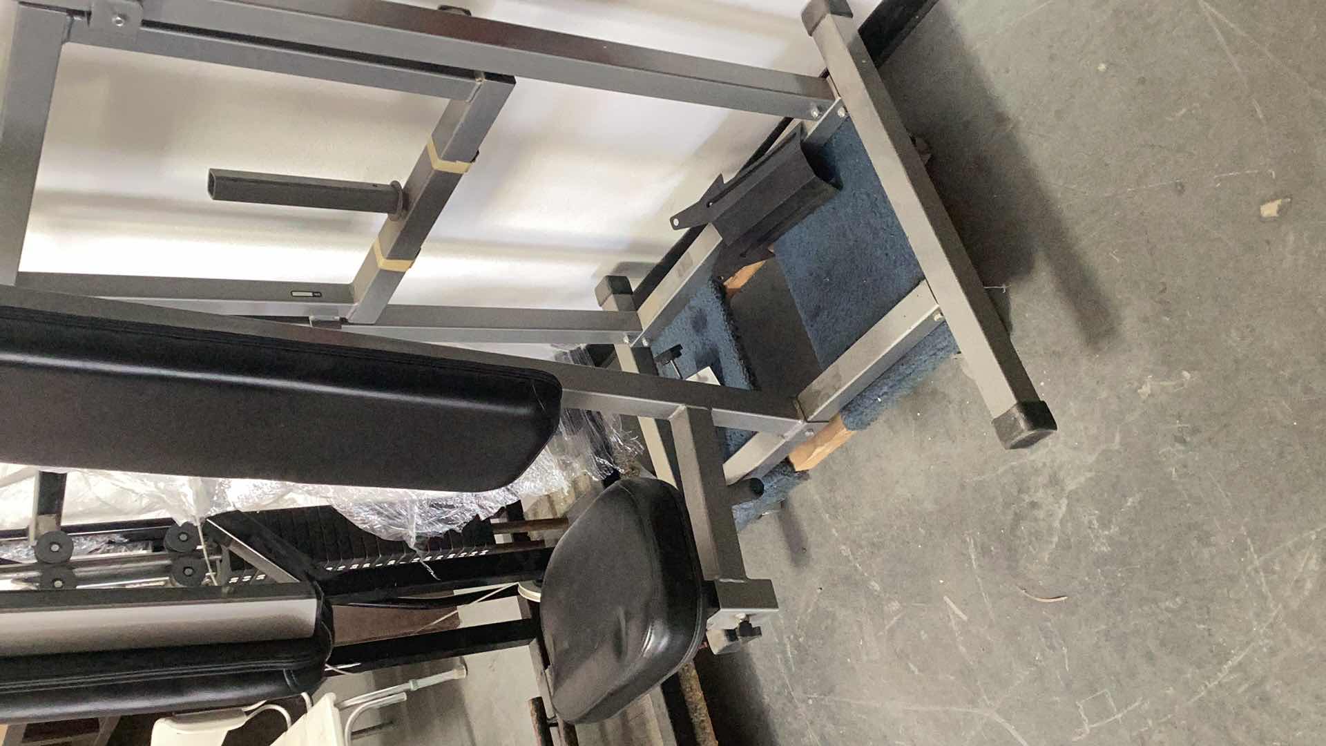 Photo 1 of WEIGHTLIFTING MACHINE