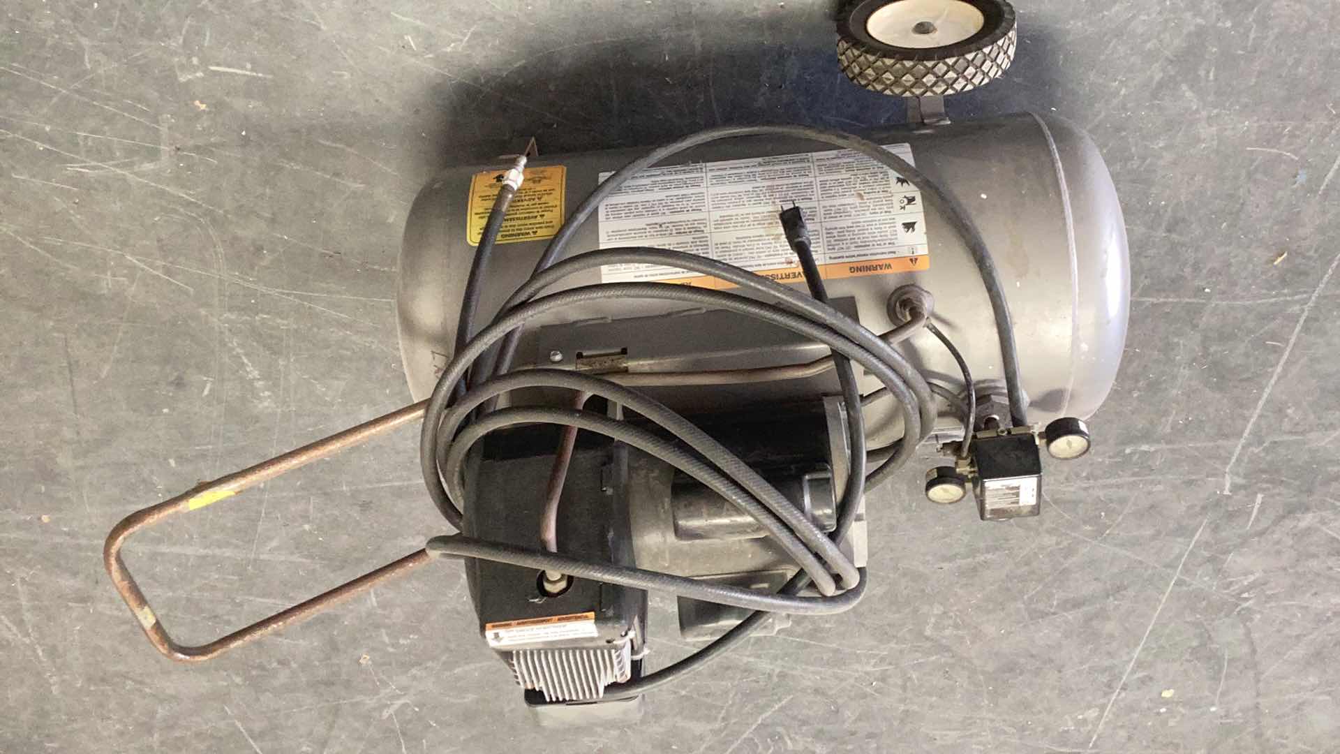 Photo 1 of CAMPBELL HAUSEFELD 5HPN20 GALLON AIR PUMP