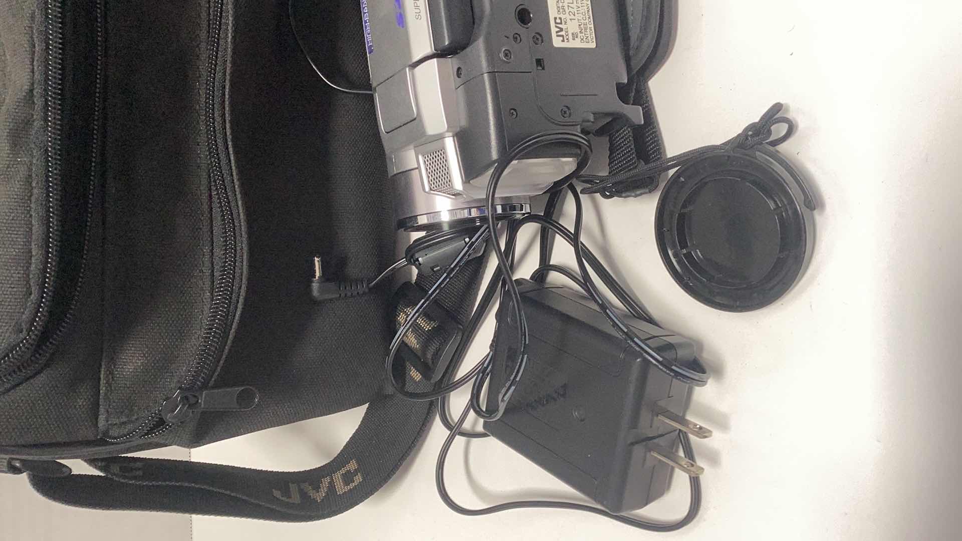 Photo 1 of JVC MINI DV HIGH BAND VIDEO CAMERA GR-DVL520U