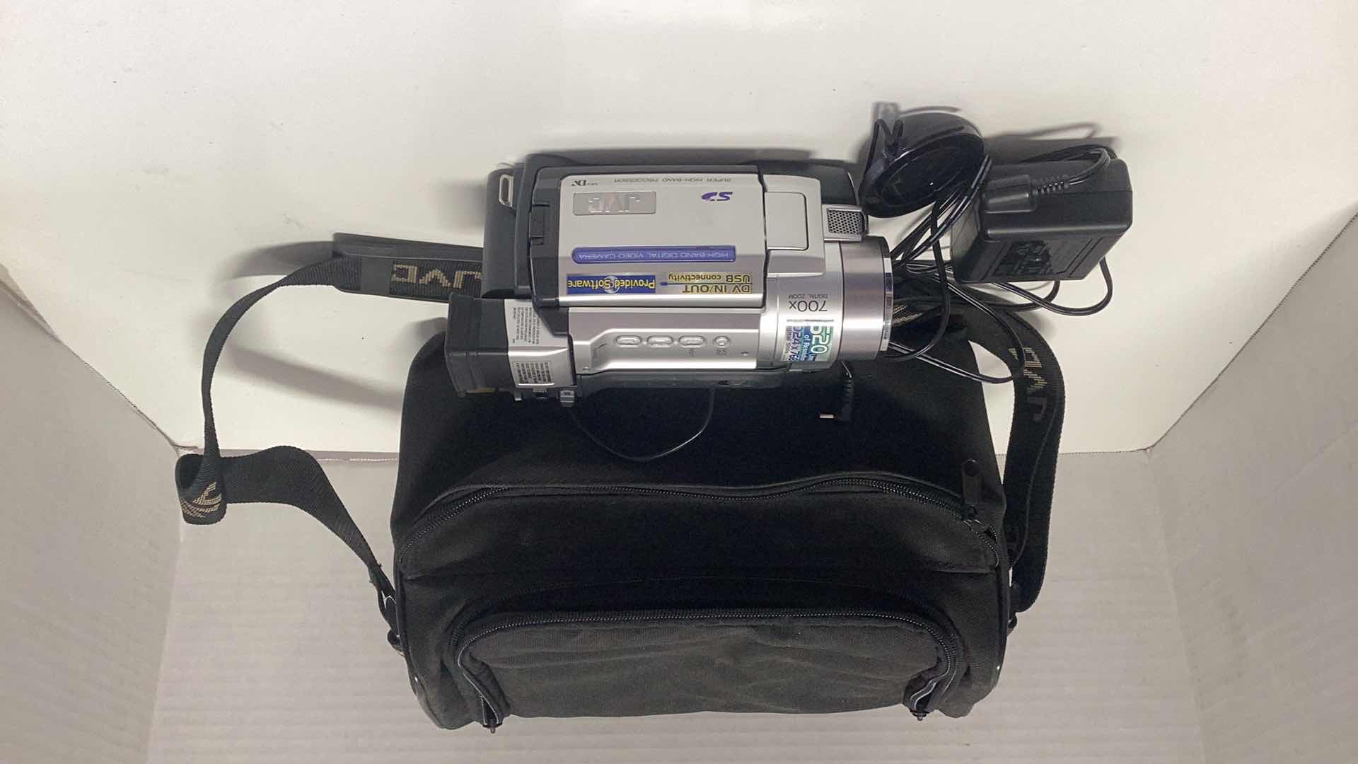 Photo 1 of JVC MINI DV HIGH BAND VIDEO CAMERA GR-DVL520U