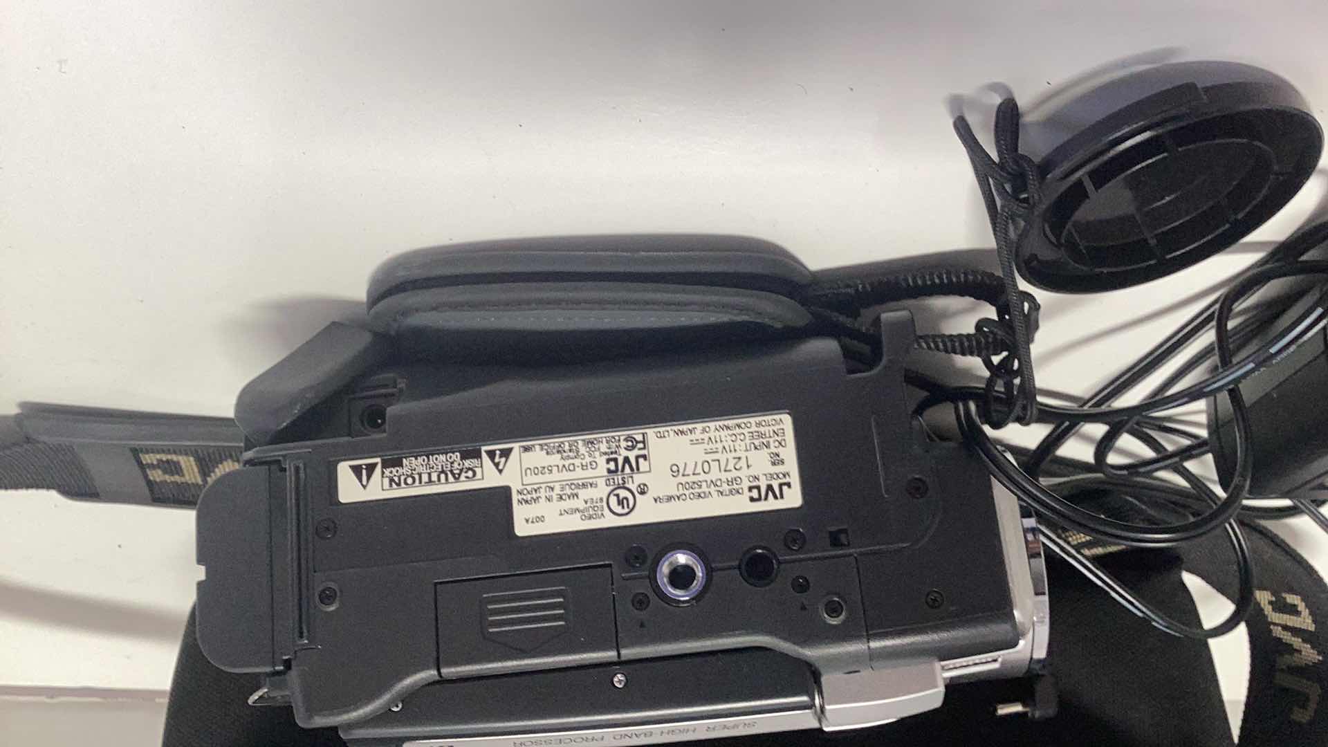 Photo 1 of JVC MINI DV HIGH BAND VIDEO CAMERA GR-DVL520U