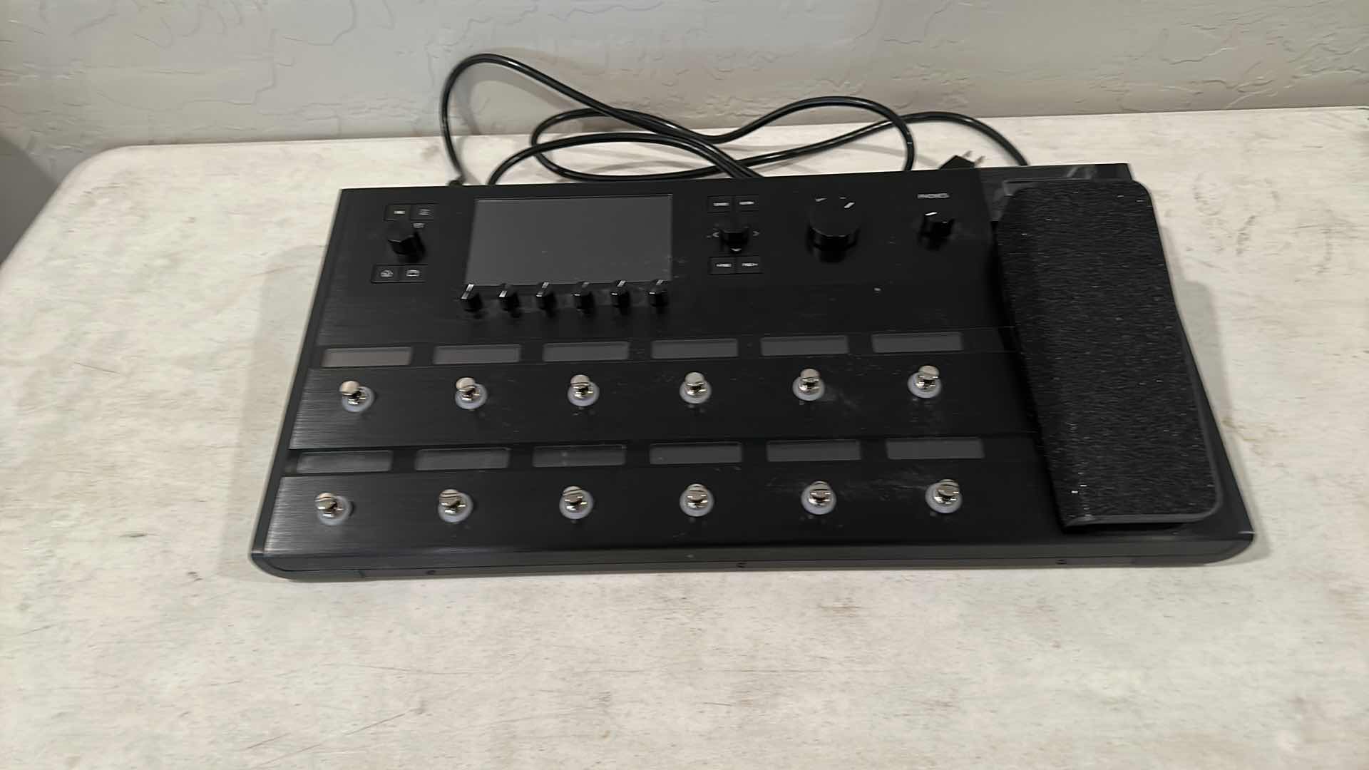 Photo 1 of HELIX LINE 6 FLOOR GUITAR PROCESSOR 
