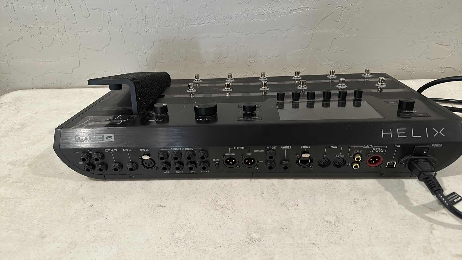 Photo 2 of HELIX LINE 6 FLOOR GUITAR PROCESSOR 