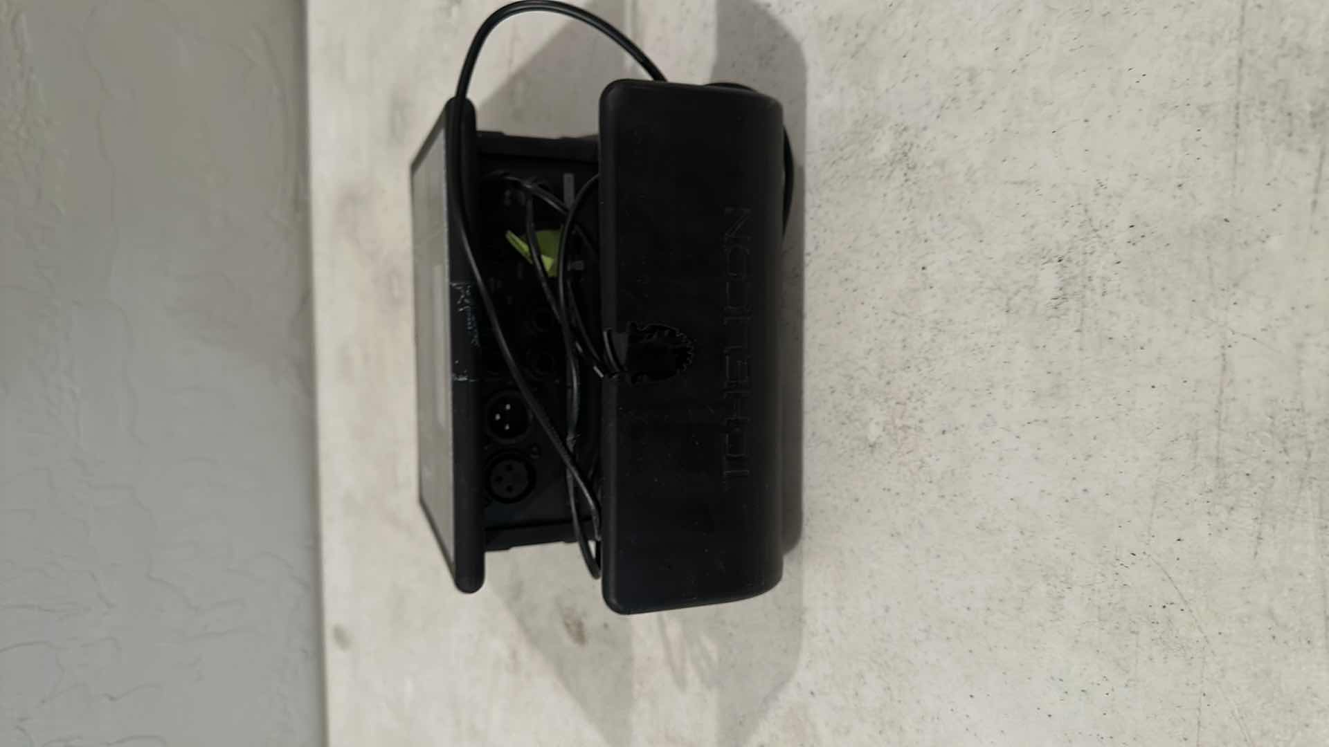 Photo 1 of TC HELICON VOICELIVE 2 VOCAL PROCESSOR