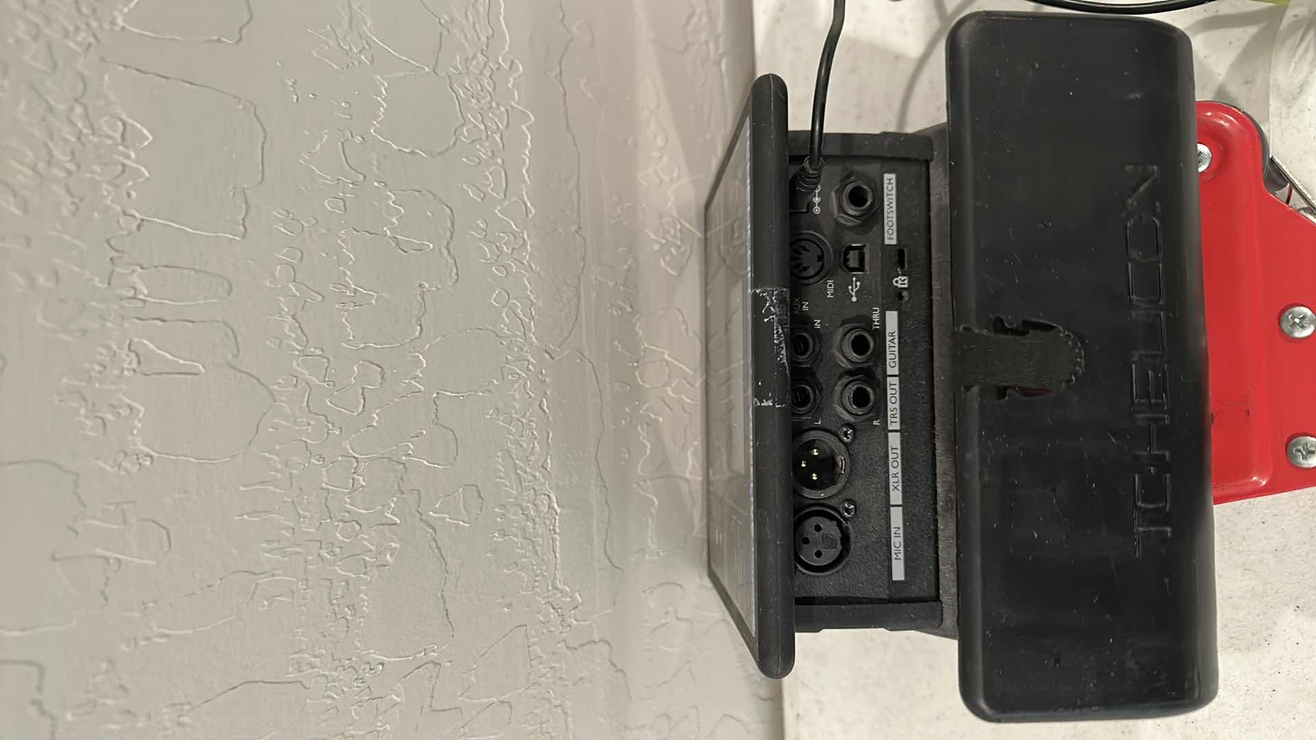 Photo 1 of TC HELICON VOICELIVE 2 VOCAL PROCESSOR