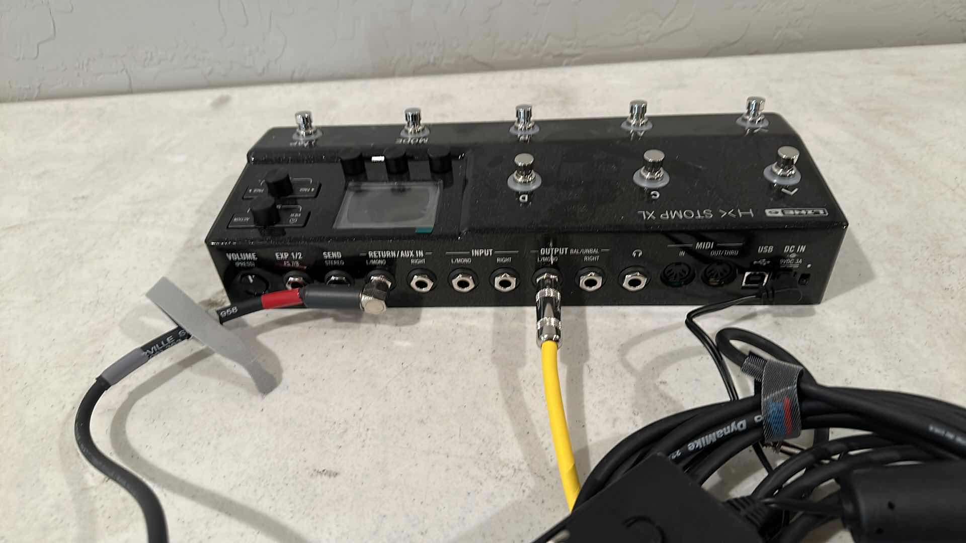 Photo 4 of LINE6 HX STOMP XL EFFECTS GUITAR EFFECTS PROCESSOR