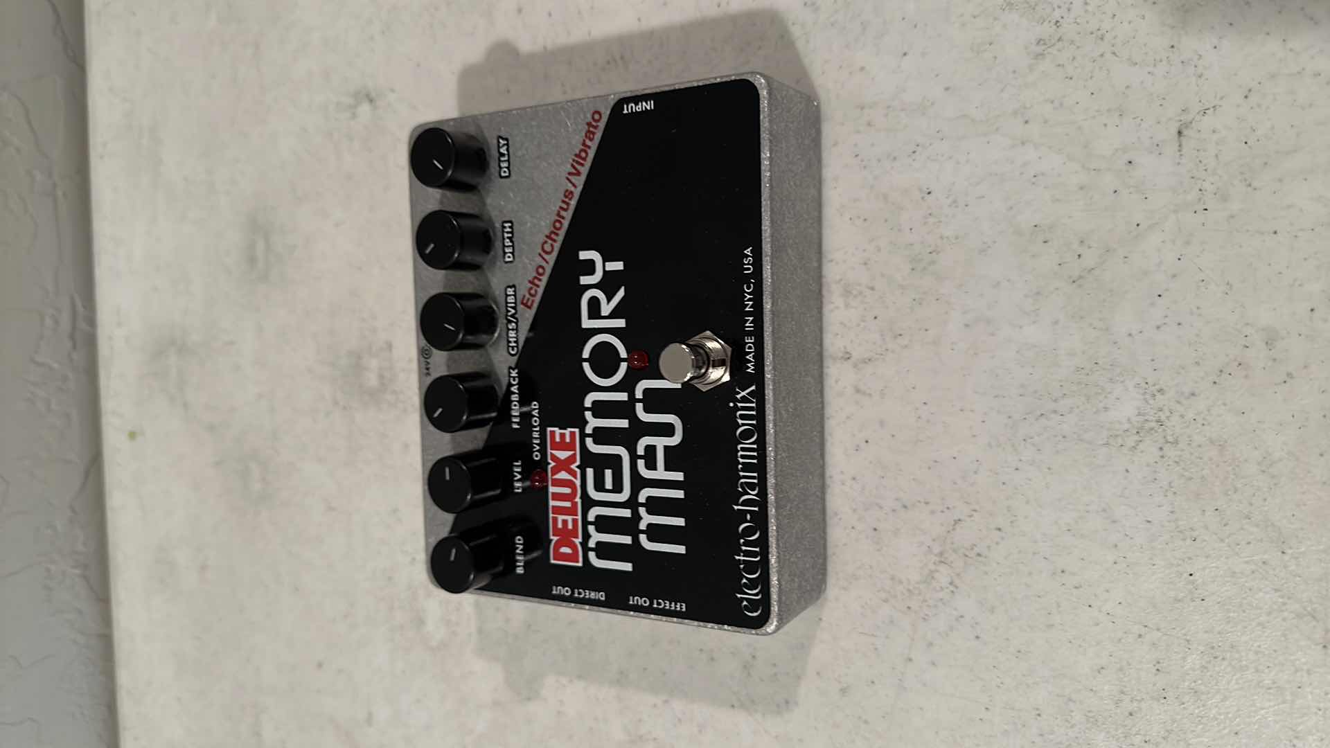 Photo 1 of ELECTRO-HARMONIX DELUXE MEMORY MAN XO ANALOG DELAY GUITAR EFFECTS GUITAR PEDAL