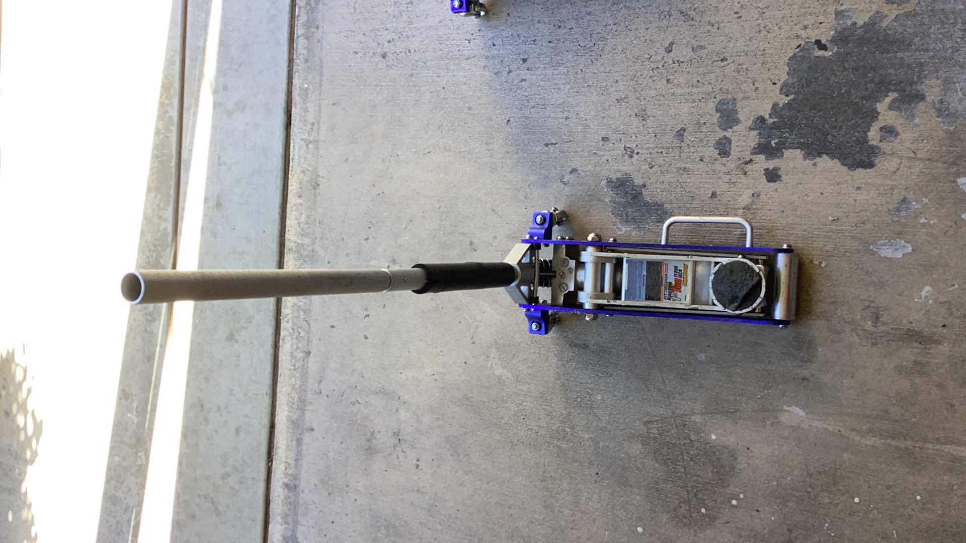 Photo 5 of PITTSBURG RACING 1.5 TON FLOOR JACK RAPID PUMP