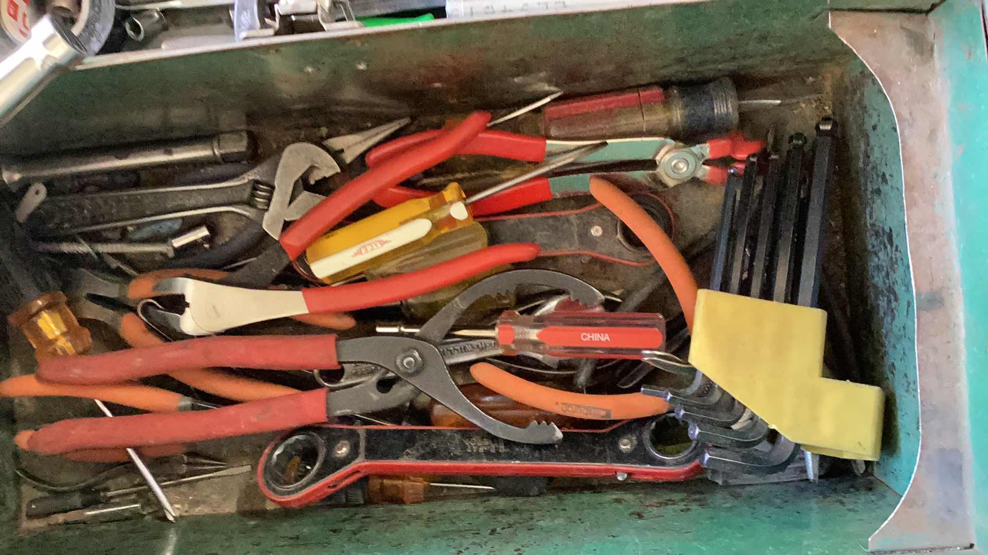 Photo 4 of METAL TOOLBOX WITH ASSORTED TOOLS