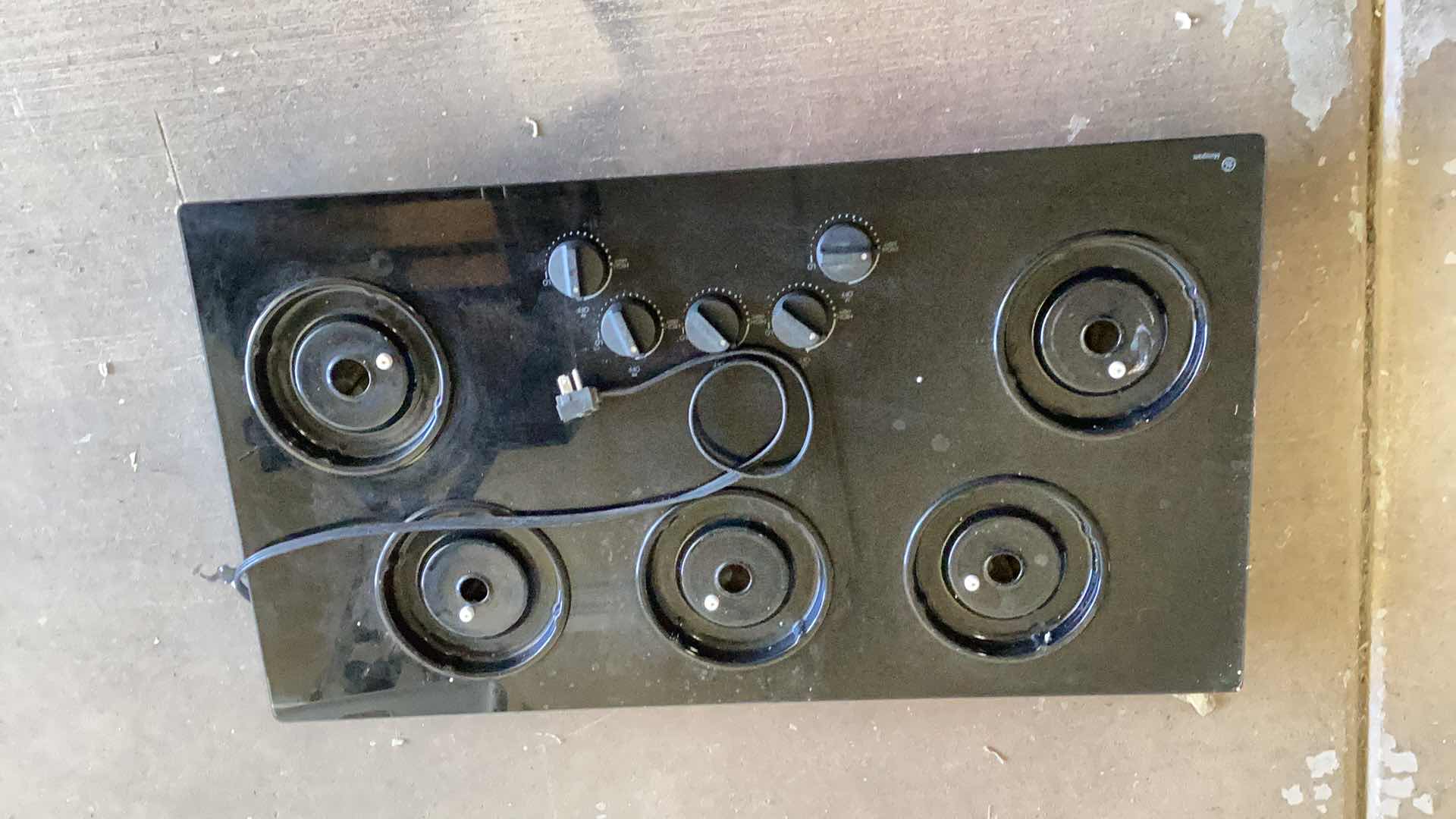 Photo 2 of GENERAL ELECTRIC 5 BURNER ELECTRIC STOVE