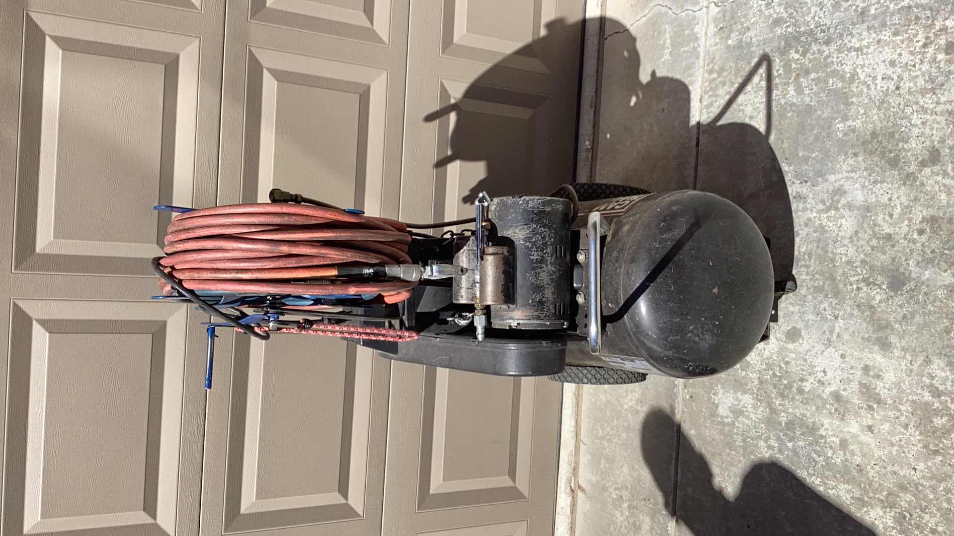 Photo 4 of CAMPBELL HAUSFELD 4.5 HP 20 GALLON AIR PUMP TESTED WORKING