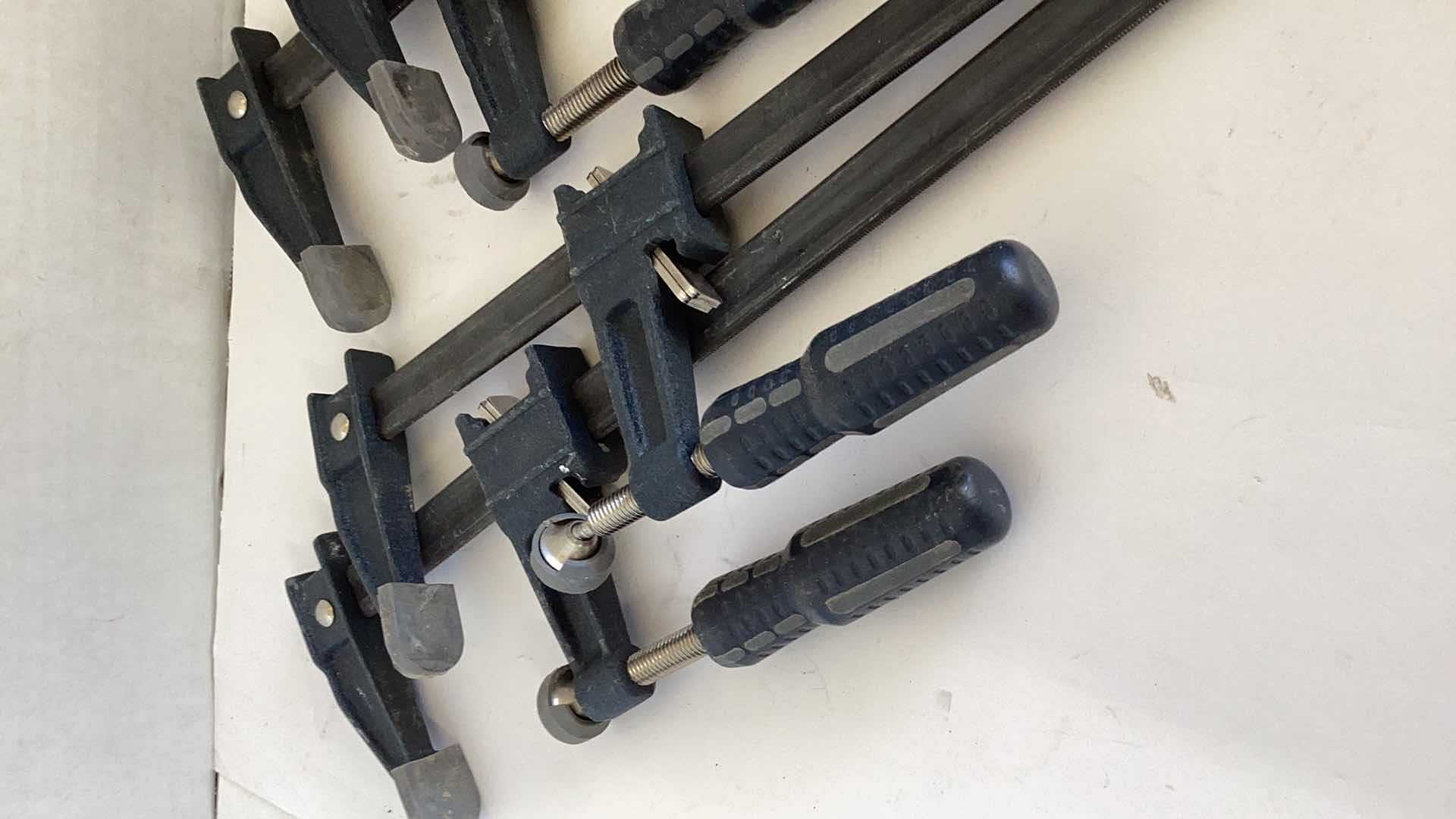 Photo 1 of MEDIUM CLIPS