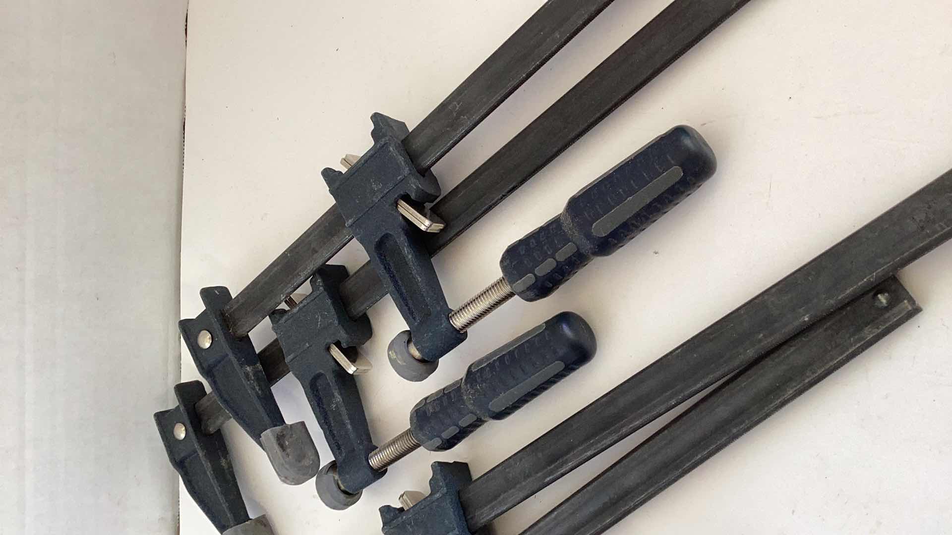 Photo 3 of MEDIUM CLIPS