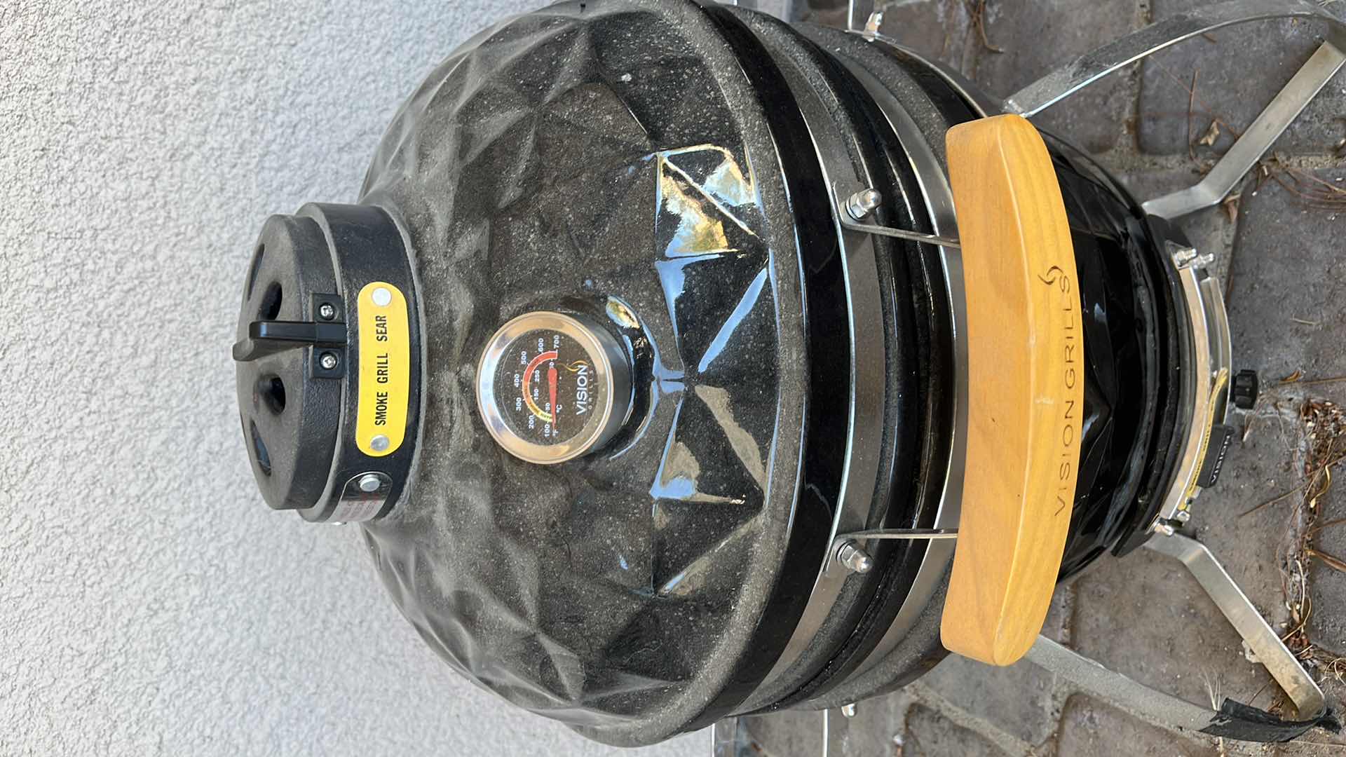 Photo 4 of GRILL KAMADO CADET 24” X 22” X H 23”