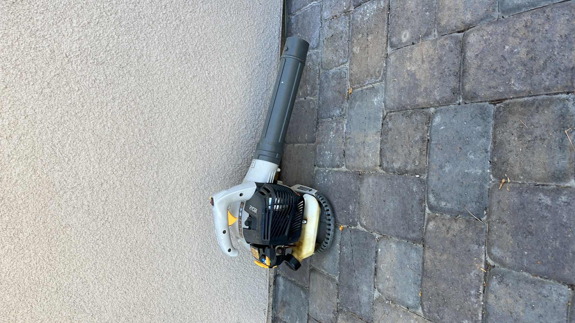 Photo 1 of LEAF BLOWER RYOBI 