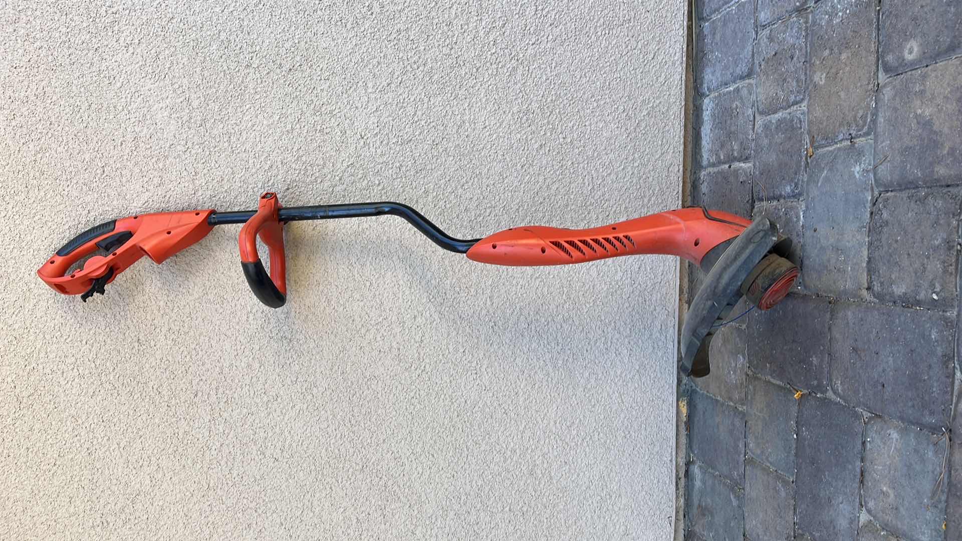 Photo 1 of ELECTRIC WEED/GRASS TRIMMER GRASSHOG BLACK AND DECKER 14” X H 49”